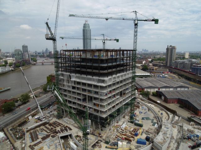 Ελεγχόμενη έκρηξη έξω από τη νέα αμερικανική πρεσβεία στο Λονδίνο