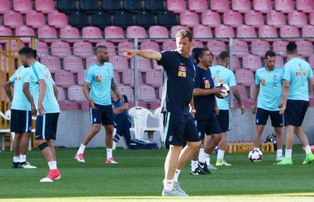 Σκίμπε: «Να φύγουμε αήττητοι από την καυτή έδρα της Βοσνίας»