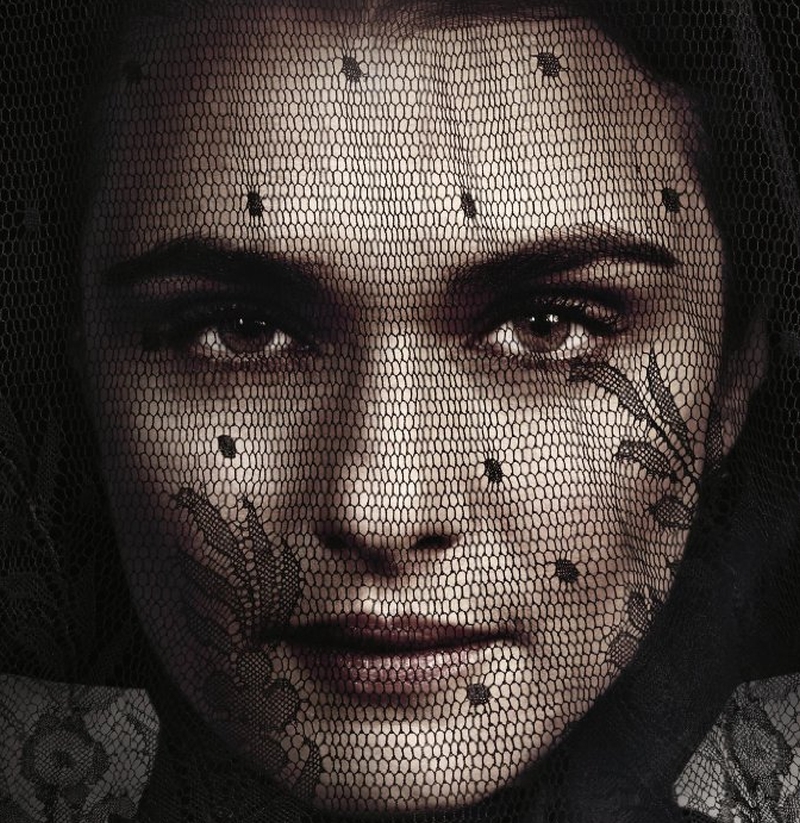 Σε ρόλο «κακιάς» η γλυκιά Ρέιτσελ Βάις