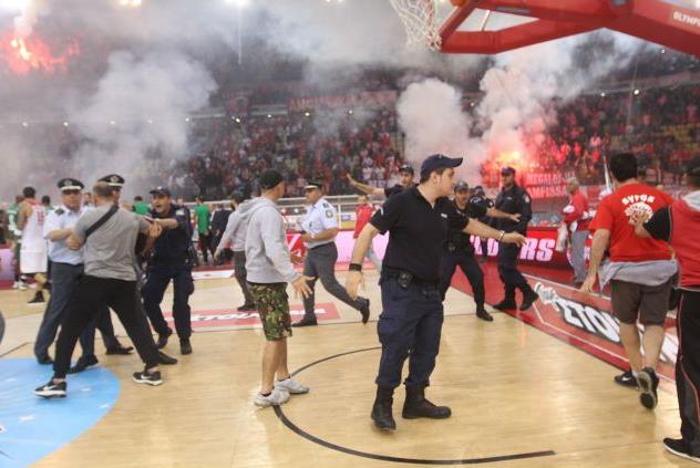 Ο Ολυμπιακός καταδίκασε τα επεισόδια των οπαδών στο ΣΕΦ