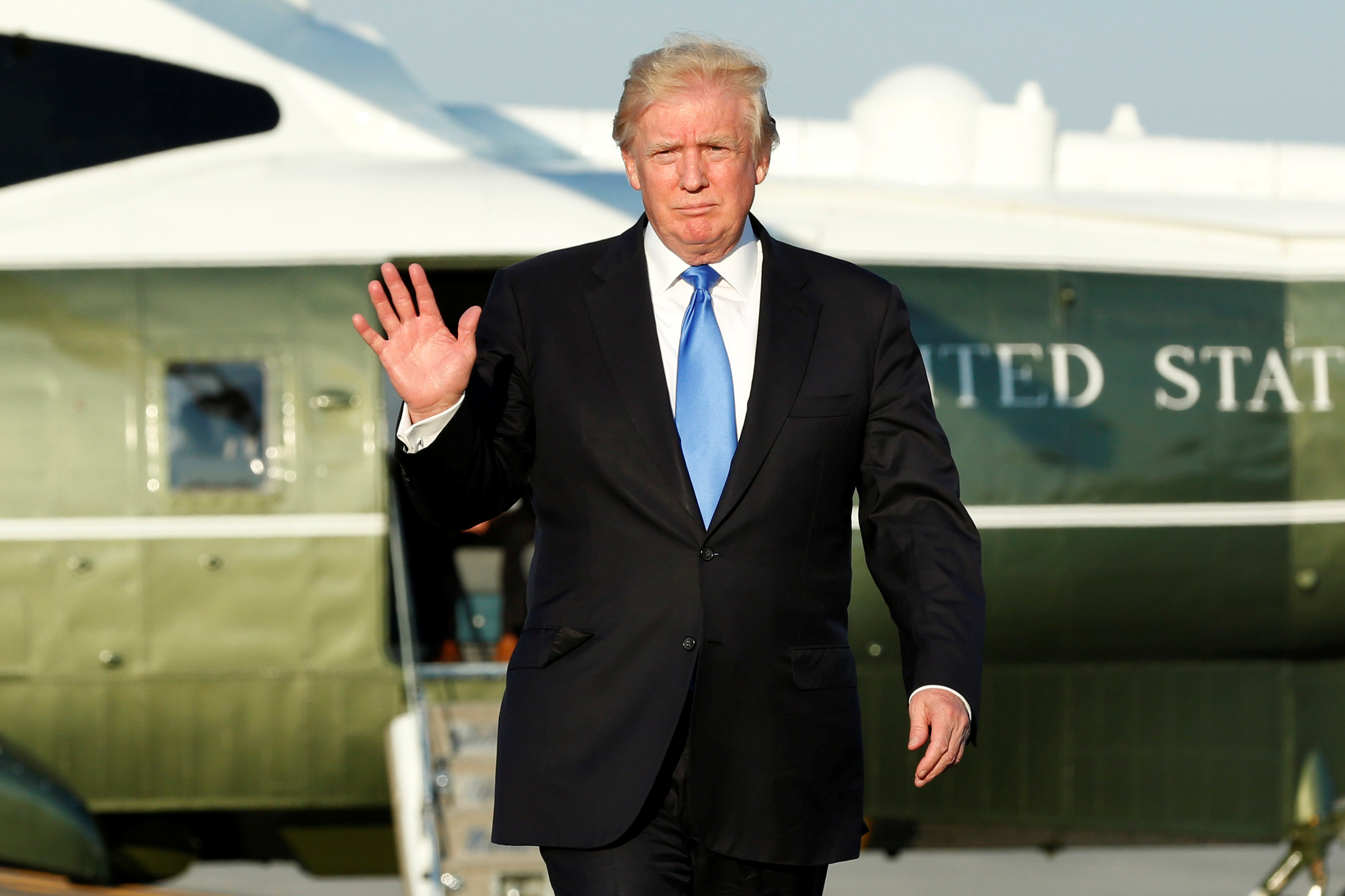 Ο «Ιούλιος Καίσαρας» ως Τραμπ στη σκηνή… διώχνει χορηγούς