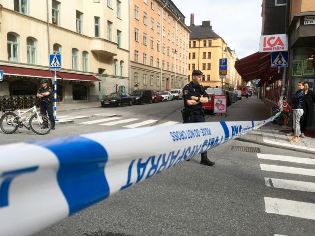 Στοκχόλμη: Κλεμμένο φορτηγάκι έπεσε πάνω σε αυτοκίνητα