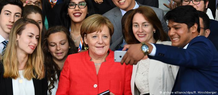 ARD-Deutschlandtrend: Προς τέταρτη θητεία Μέρκελ