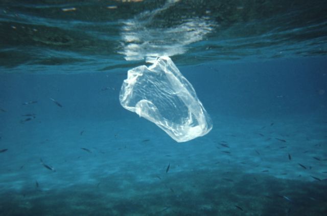 Κομισιόν: Τελευταία προειδοποίηση στην Ελλάδα για τις πλαστικές σακούλες