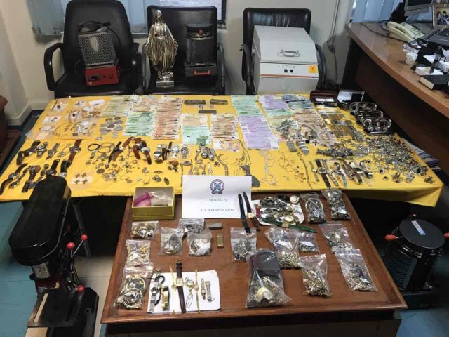 Πάνω από 40 εκατ. ευρώ ευρώ η λεία της σπείρας που έκλεβε επώνυμους