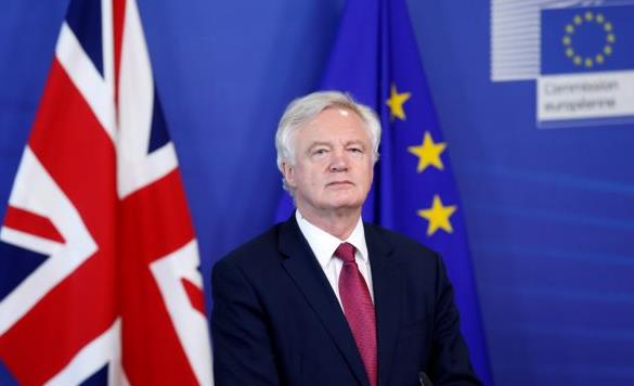 Ευπρόσδεκτοι οι Έλληνες στη Βρετανία και μετά το Brexit, λέει ο Ντέιβις