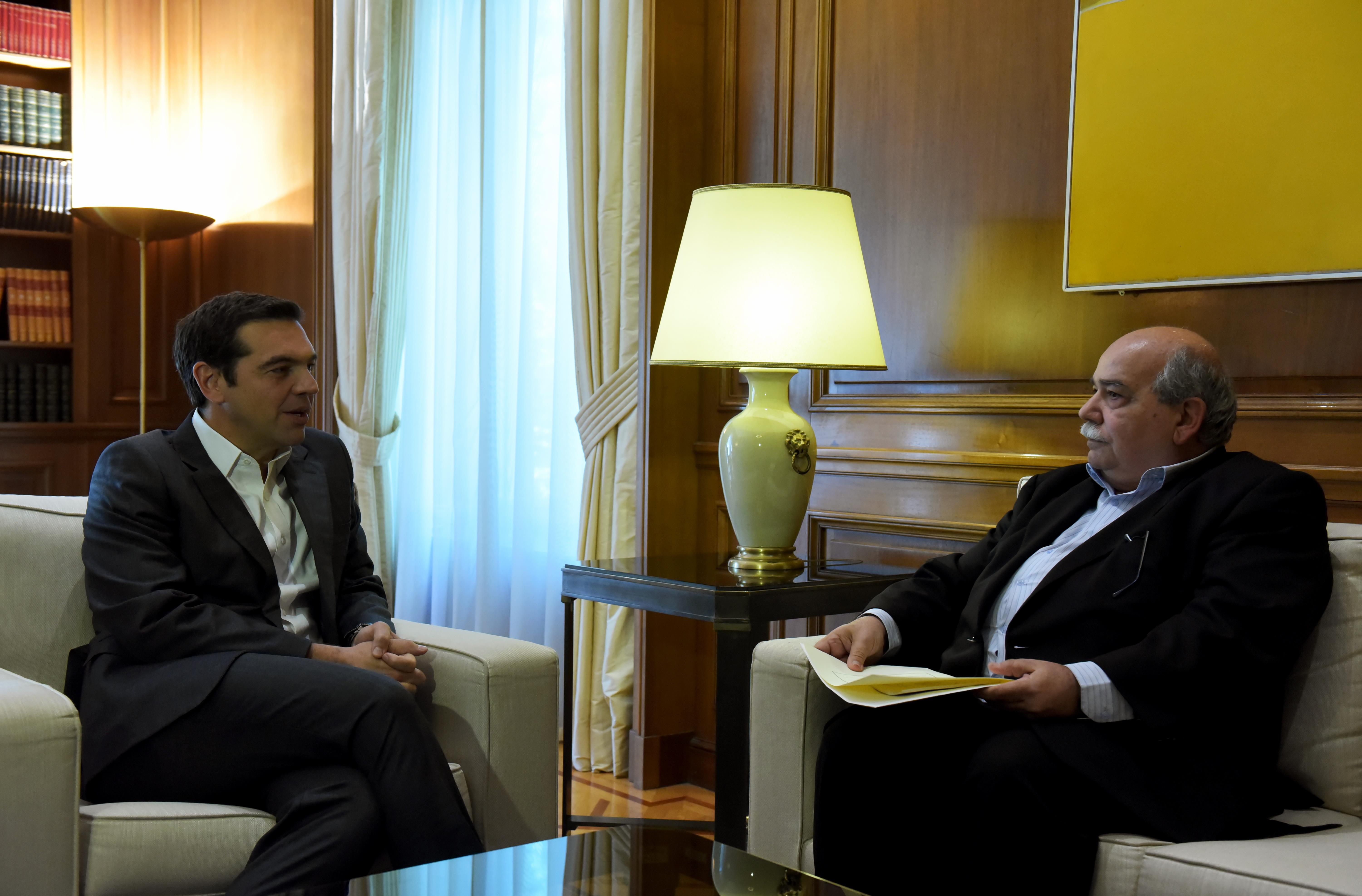 Η διαμόρφωση εθνικής στάσης στο Κυπριακό στις επαφές Τσίπρα με Βούτση και αρχηγούς