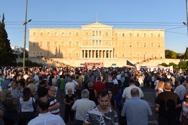 Συγκέντρωση διαμαρτυρίας των «Παραιτηθείτε» στο Σύνταγμα