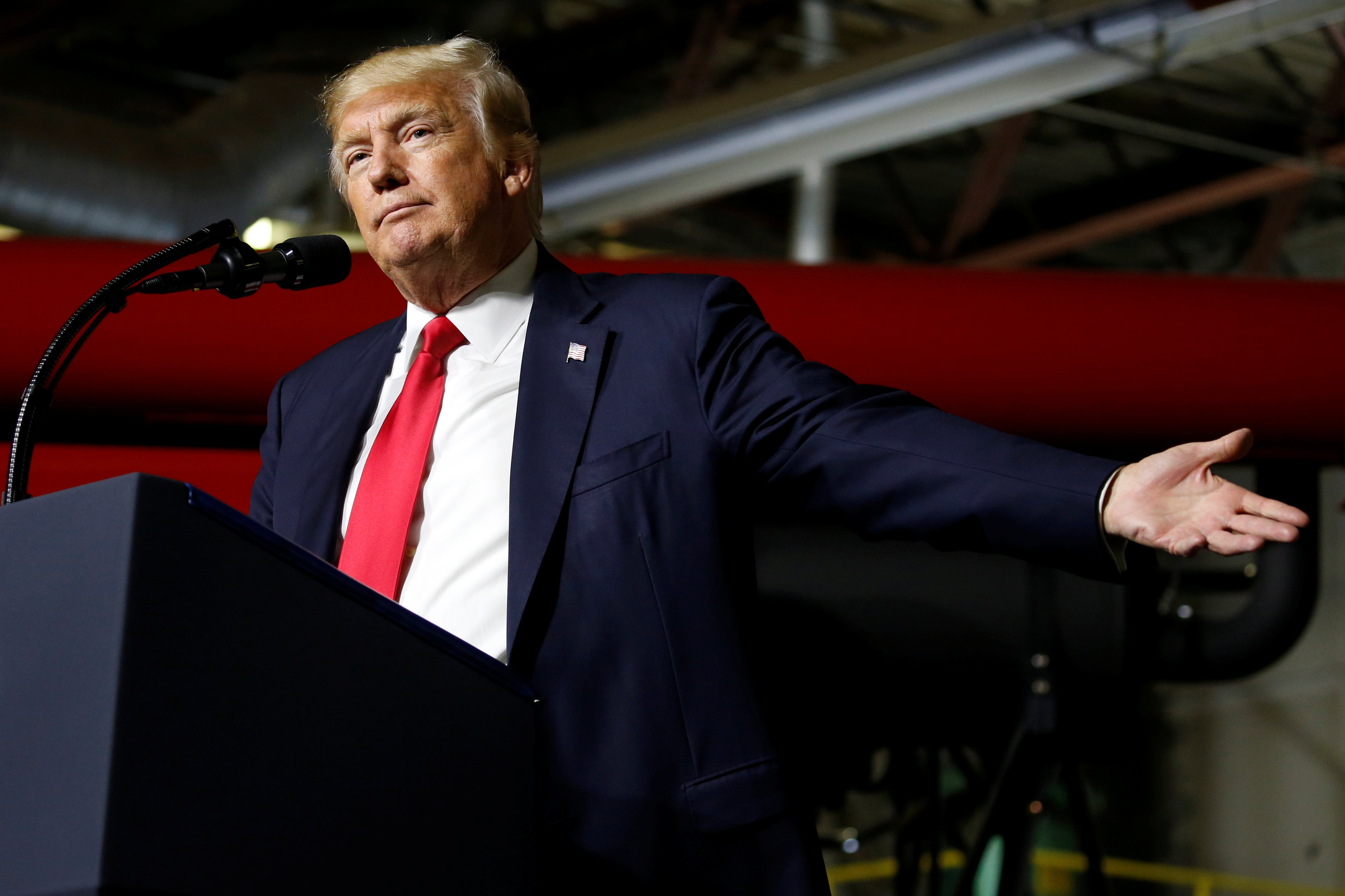 O Tραμπ βρήκε τρόπο να μειώσει το κόστος του τείχους στο Μεξικό