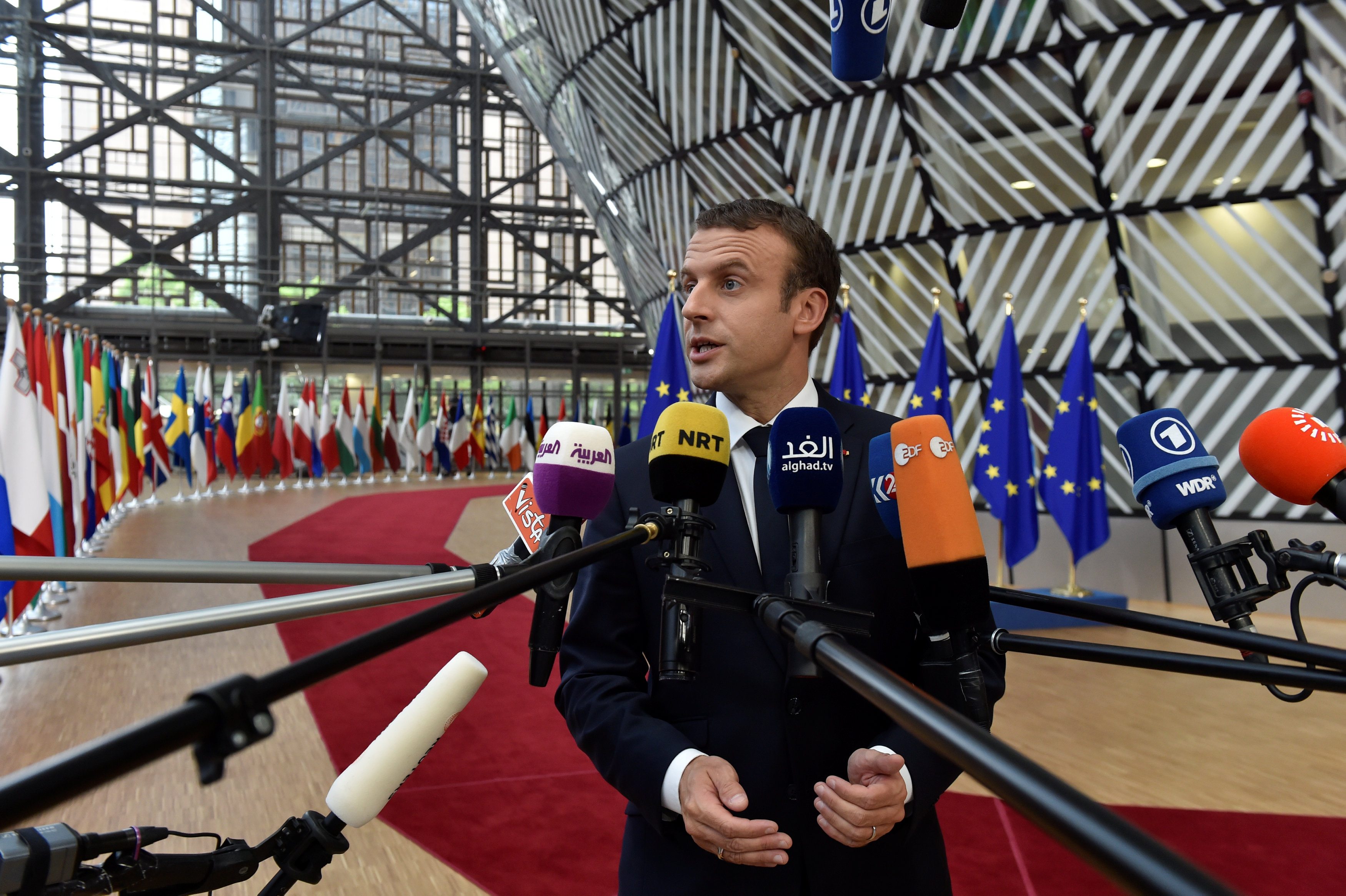 Μακρόν: Η ΕΕ πρέπει να διενεργεί ελέγχους στις ξένες επενδύσεις