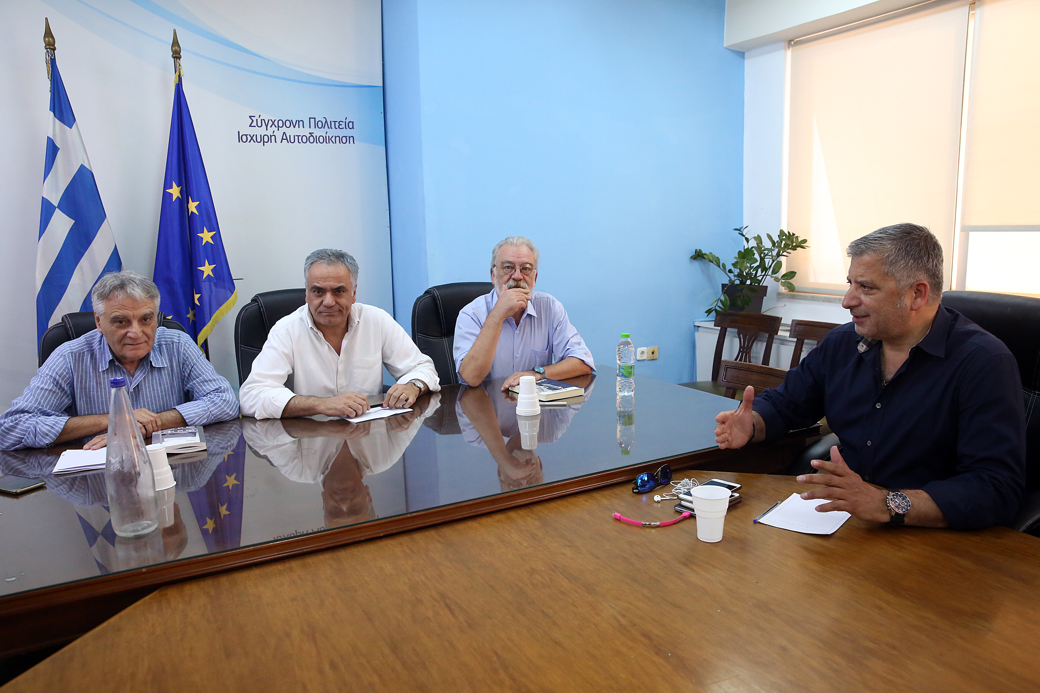 Υπό εξέταση από ΠΟΕ-ΟΤΑ και ΚΕΔΕ η πρόταση Σκουρλέτη για συμβασιούχους