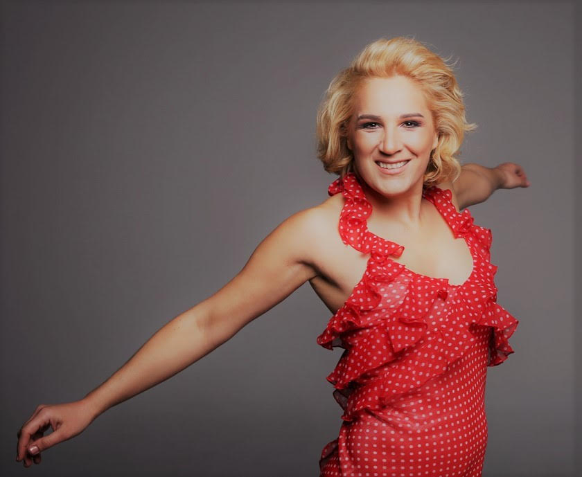 Βίκυ Καρατζόγλου: Θαυμάζω τον Μπάμπη Στόκα που δεν έχει καλλιτεχνικά στεγανά