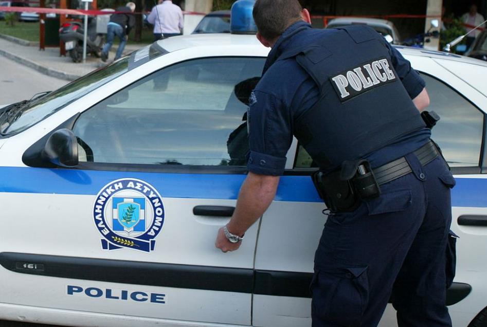 Έξι συλλήψεις μετά από επίθεση κατά αστυνομικών έξω από τη γερμανική πρεσβεία
