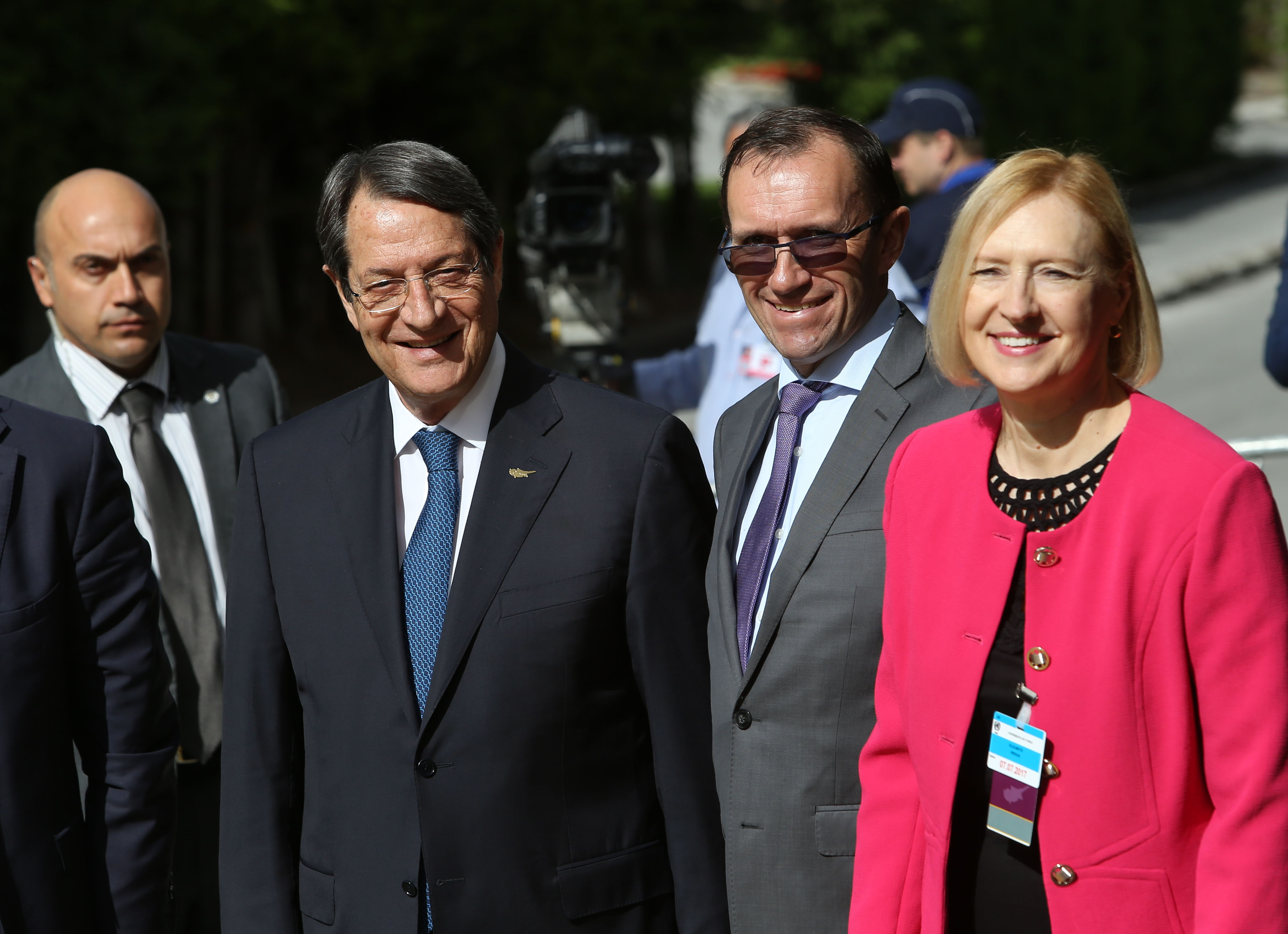 Τις θέσεις τους παρουσιάζουν οι δύο πλευρές στη Διάσκεψη για το Κυπριακό