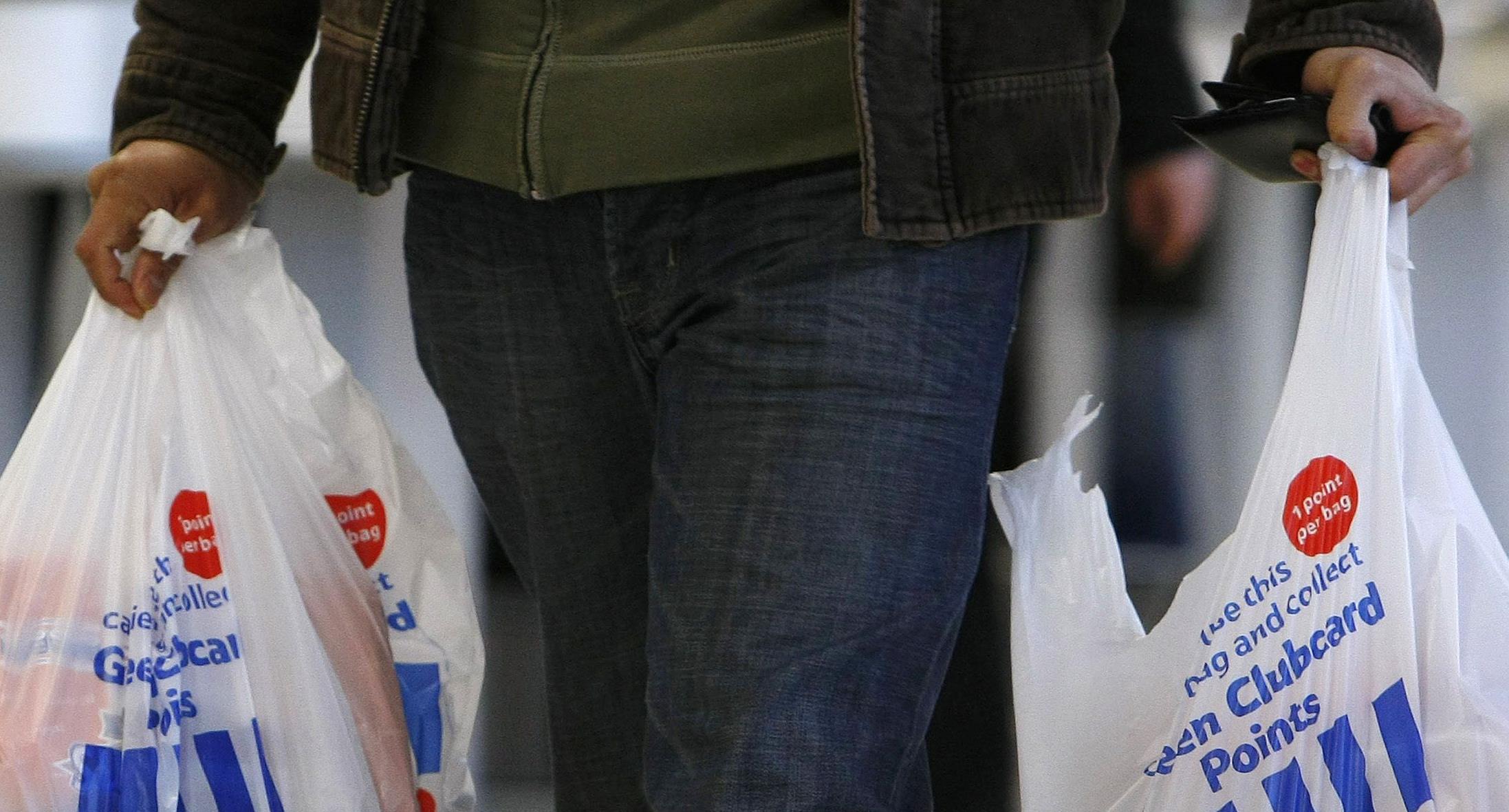 Προς πλήρη απαγόρευση της χρήσης πλαστικής σακούλας από το 2018