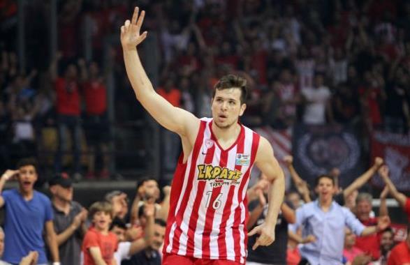 Ανανεώνει με τον Ολυμπιακό ως το 2020 ο Δημήτρης Αγραβάνης