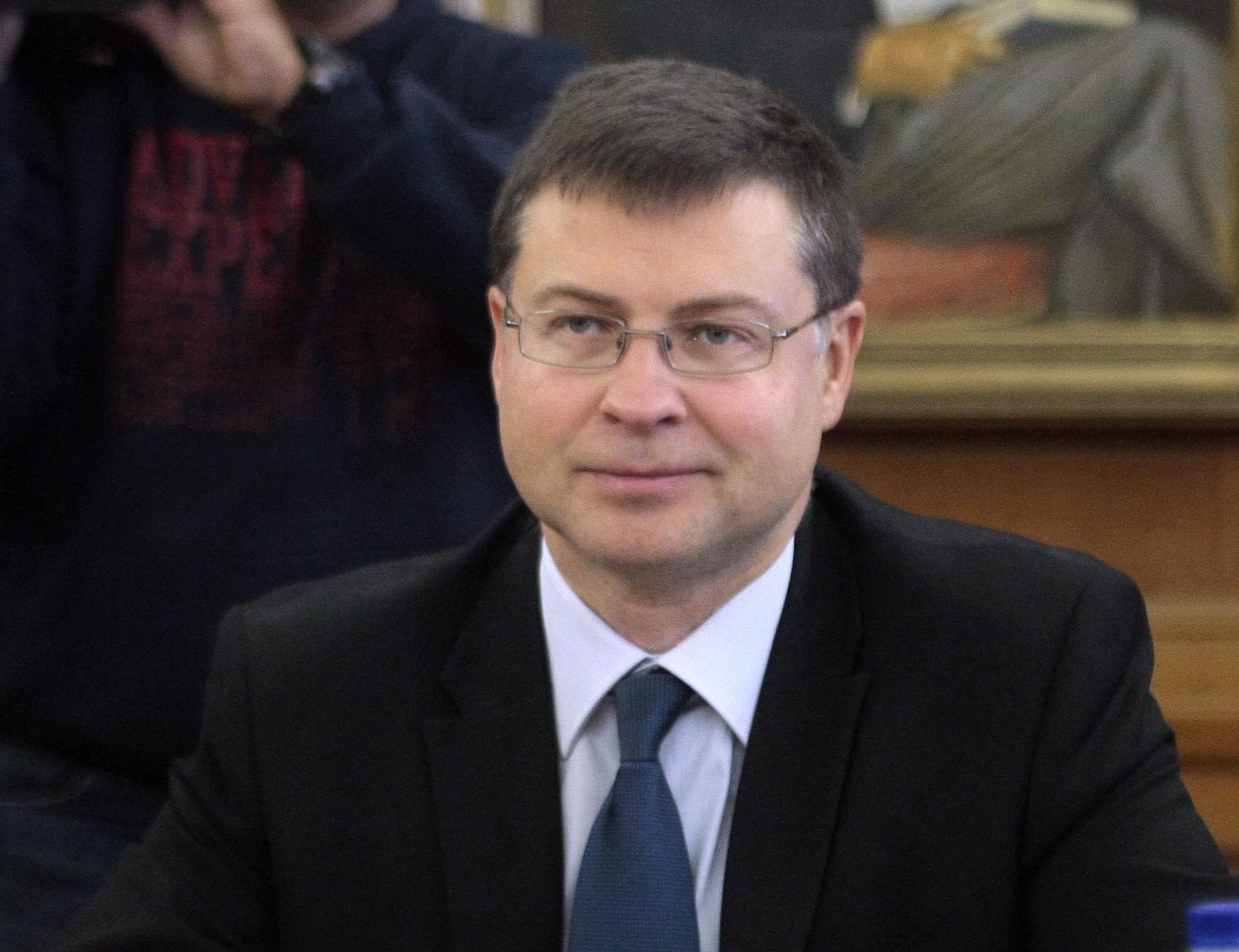 Ντομπρόφσκις: Η Ελλάδα να ξεκινήσει τις προετοιμασίες για έξοδο στις αγορές