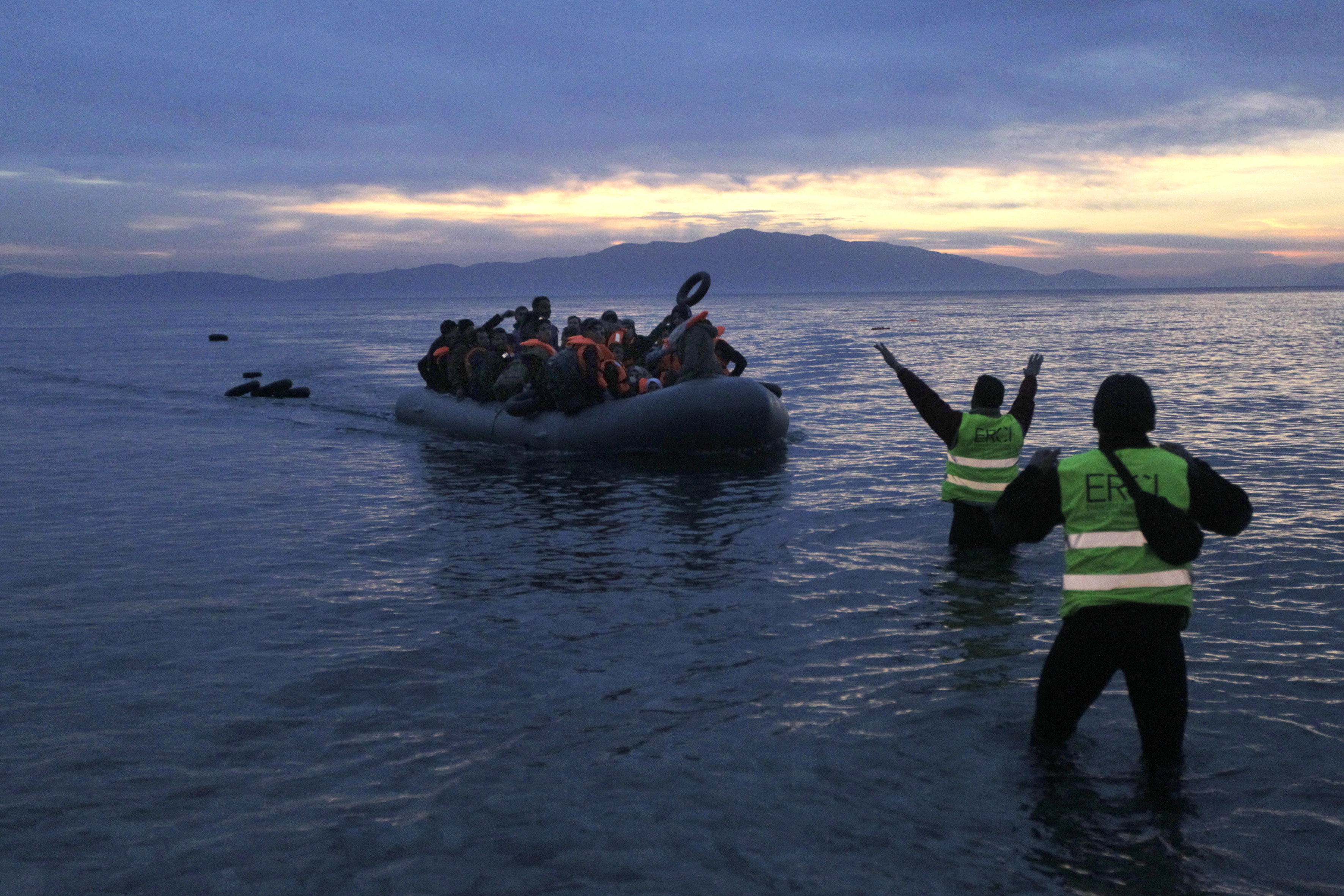 Τους 10.000 φτάνουν οι εγκλωβισμένοι πρόσφυγες στα ελληνικά νησιά
