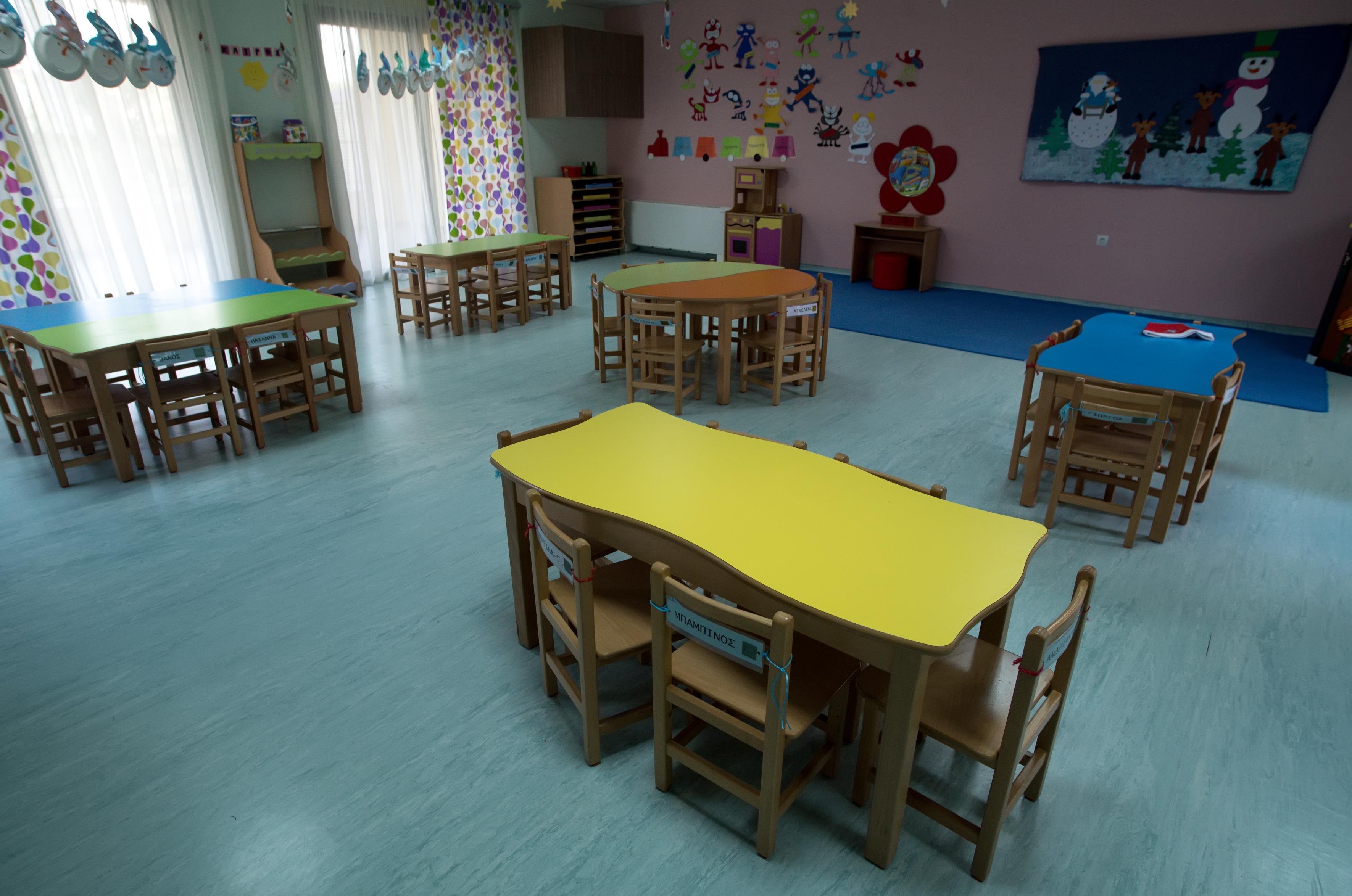 Τι απαντά το ΥΠΕΣ για τον αριθμό των παιδιών στους βρεφονηπιακούς σταθμούς