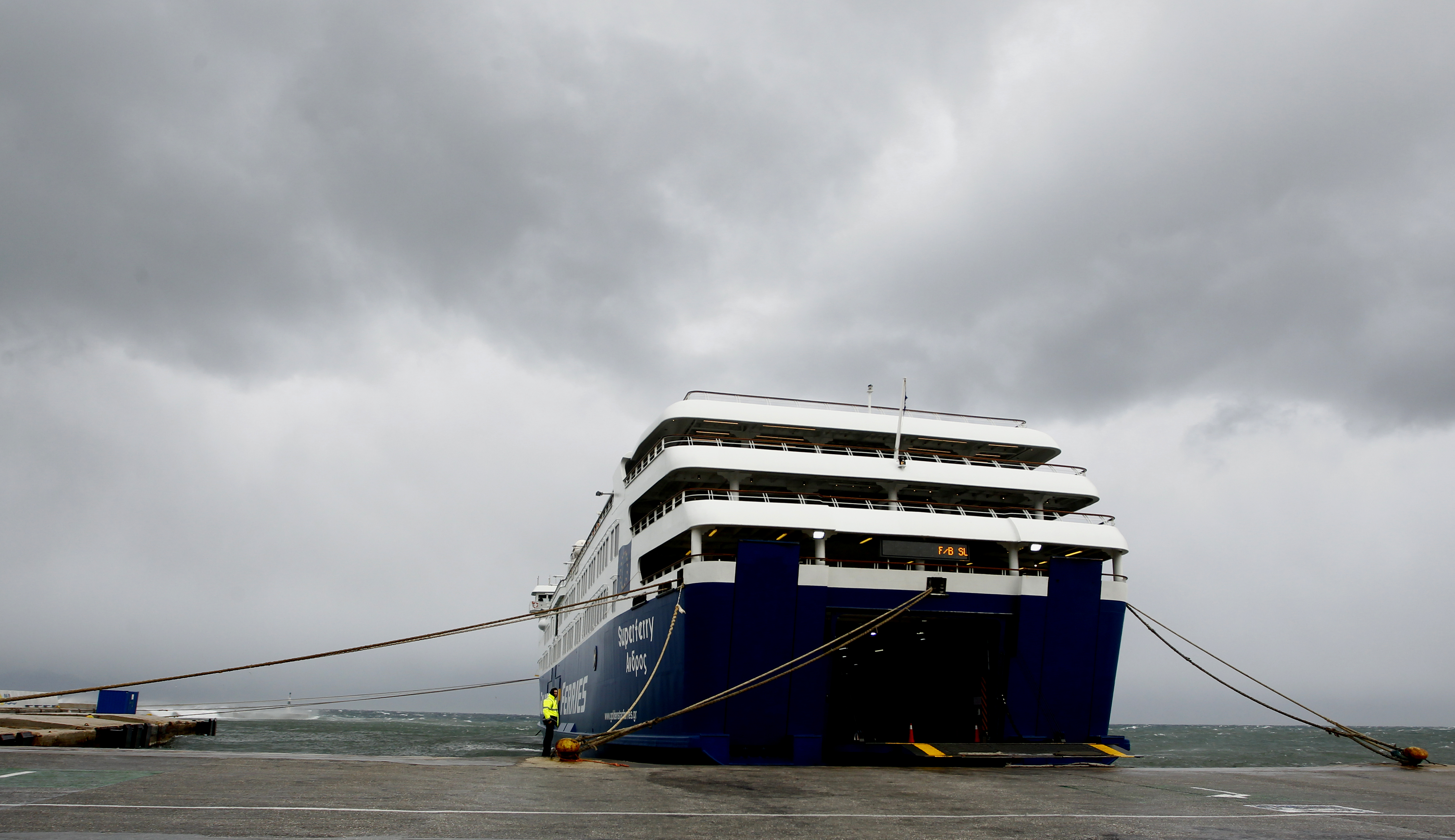 Ανεστάλη η απεργία των ναυτικών στο λιμάνι της Ραφήνας