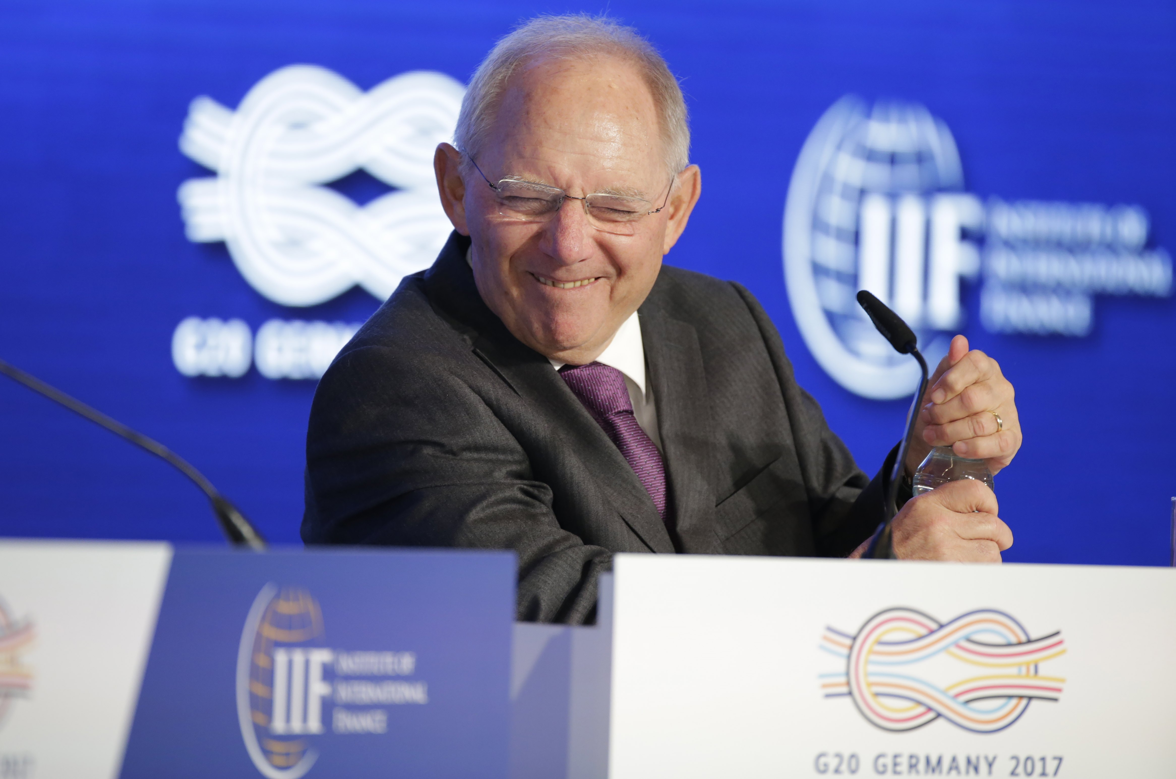 Η Ευρωζώνη αναπτύσσεται και η ΕΚΤ θα αλλάξει πολιτική, ελπίζει ο Σόιμπλε