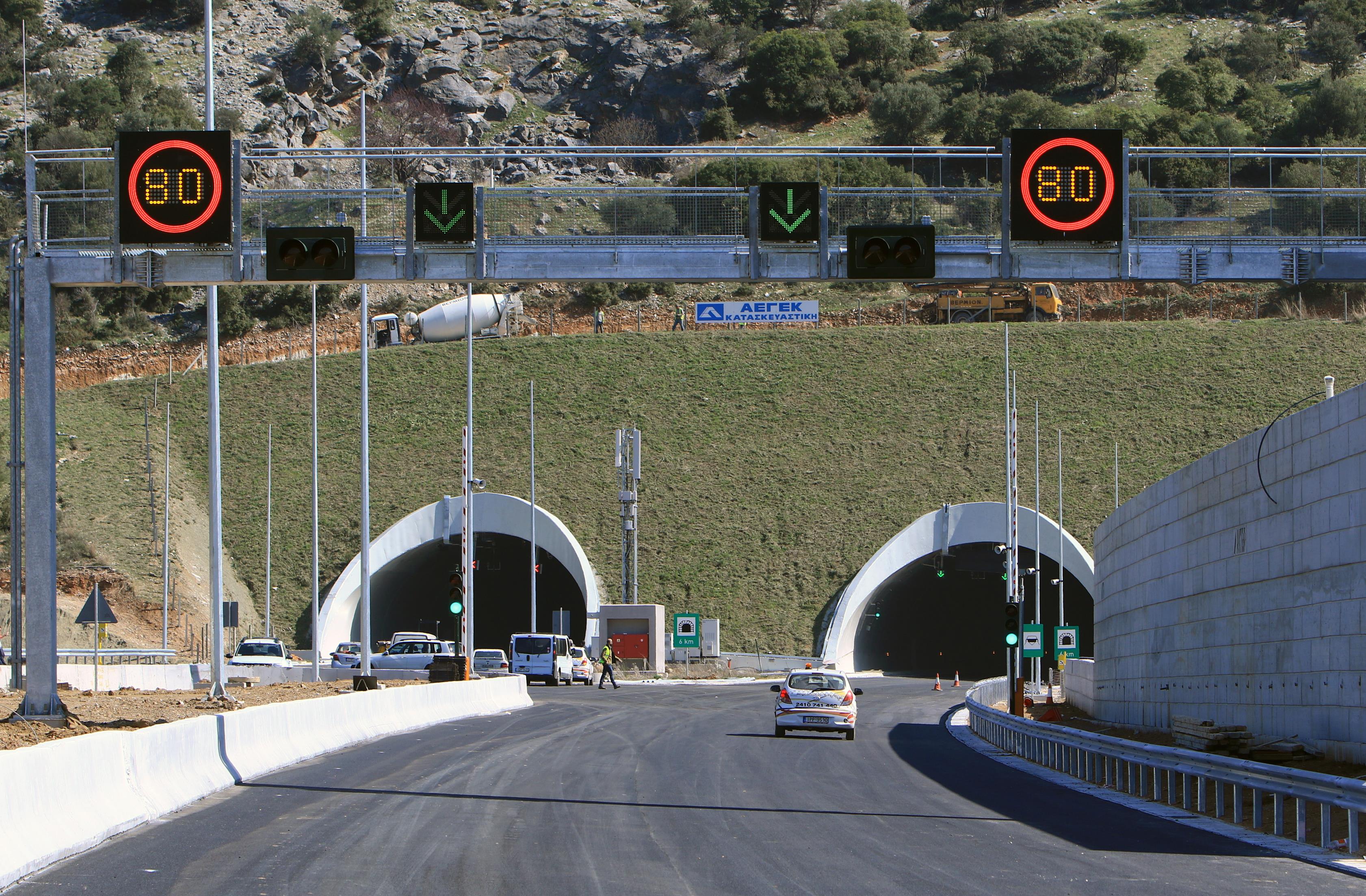 Ολιγόωρη διακοπή κυκλοφορίας στις σήραγγες των Τεμπών