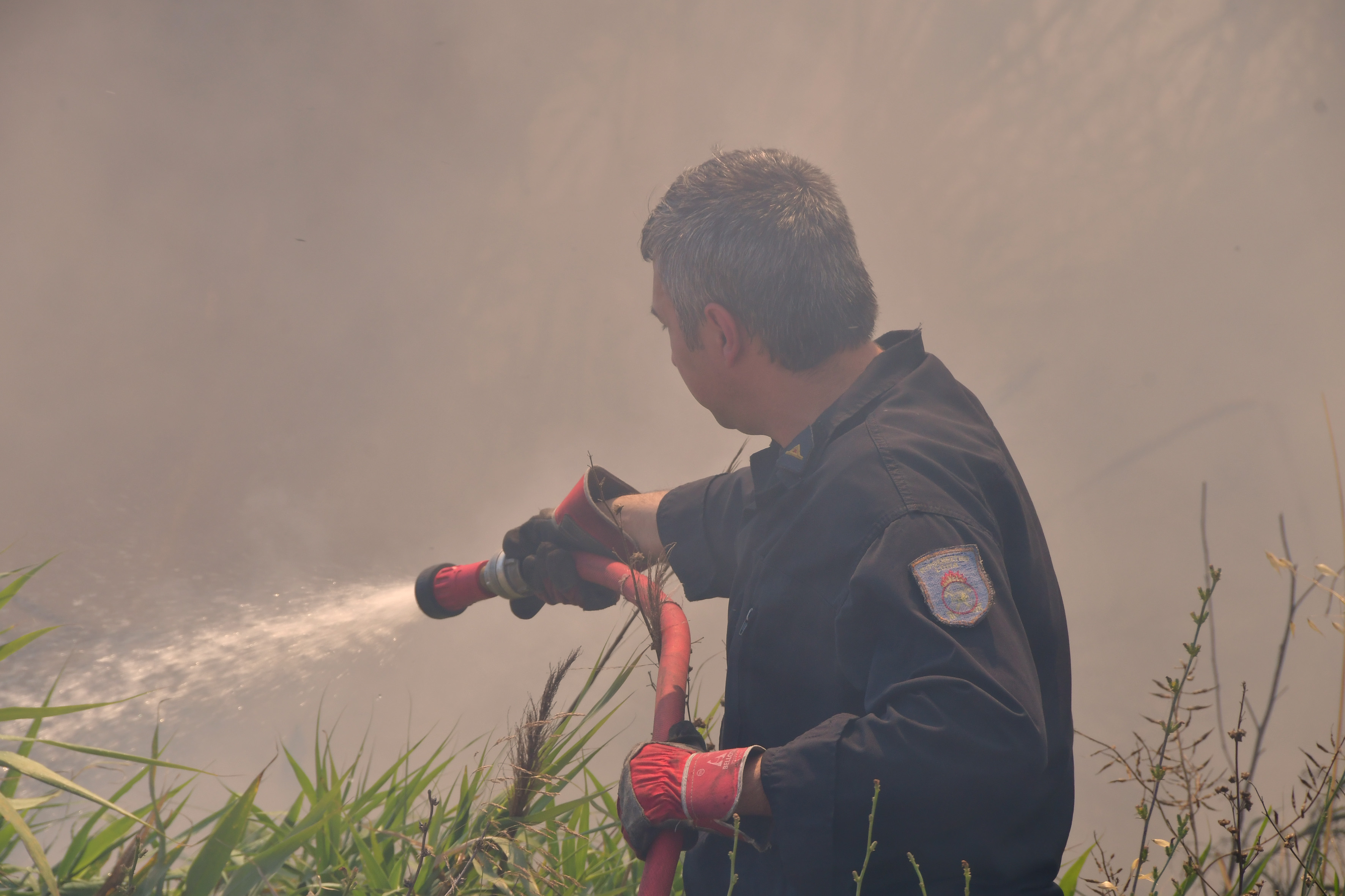 Σβήστηκε η πυρκαγιά στον Περιφερειακό Θεσσαλονίκης, υπό έλεγχο η φωτιά στη Σητεία