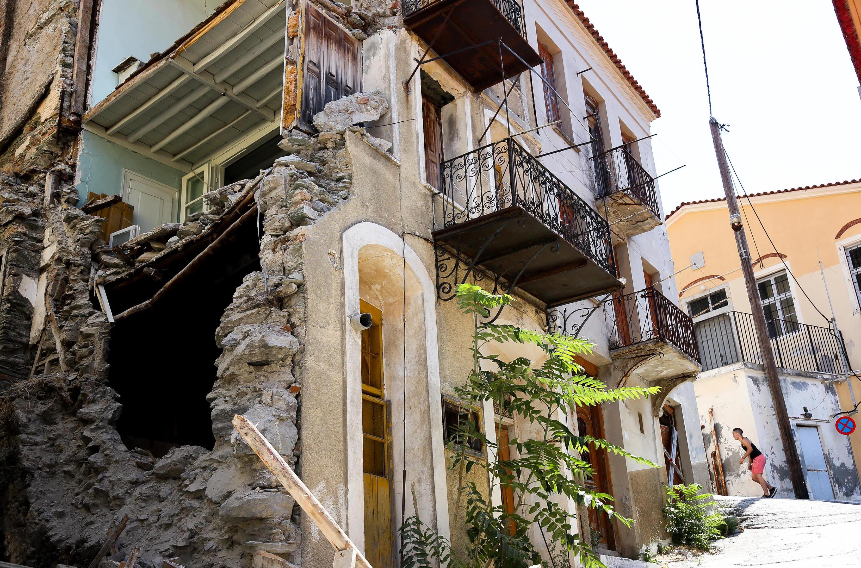 Μέτρα στήριξης για τους σεισμόπληκτους της Λέσβου από το υπουργείο Εργασίας