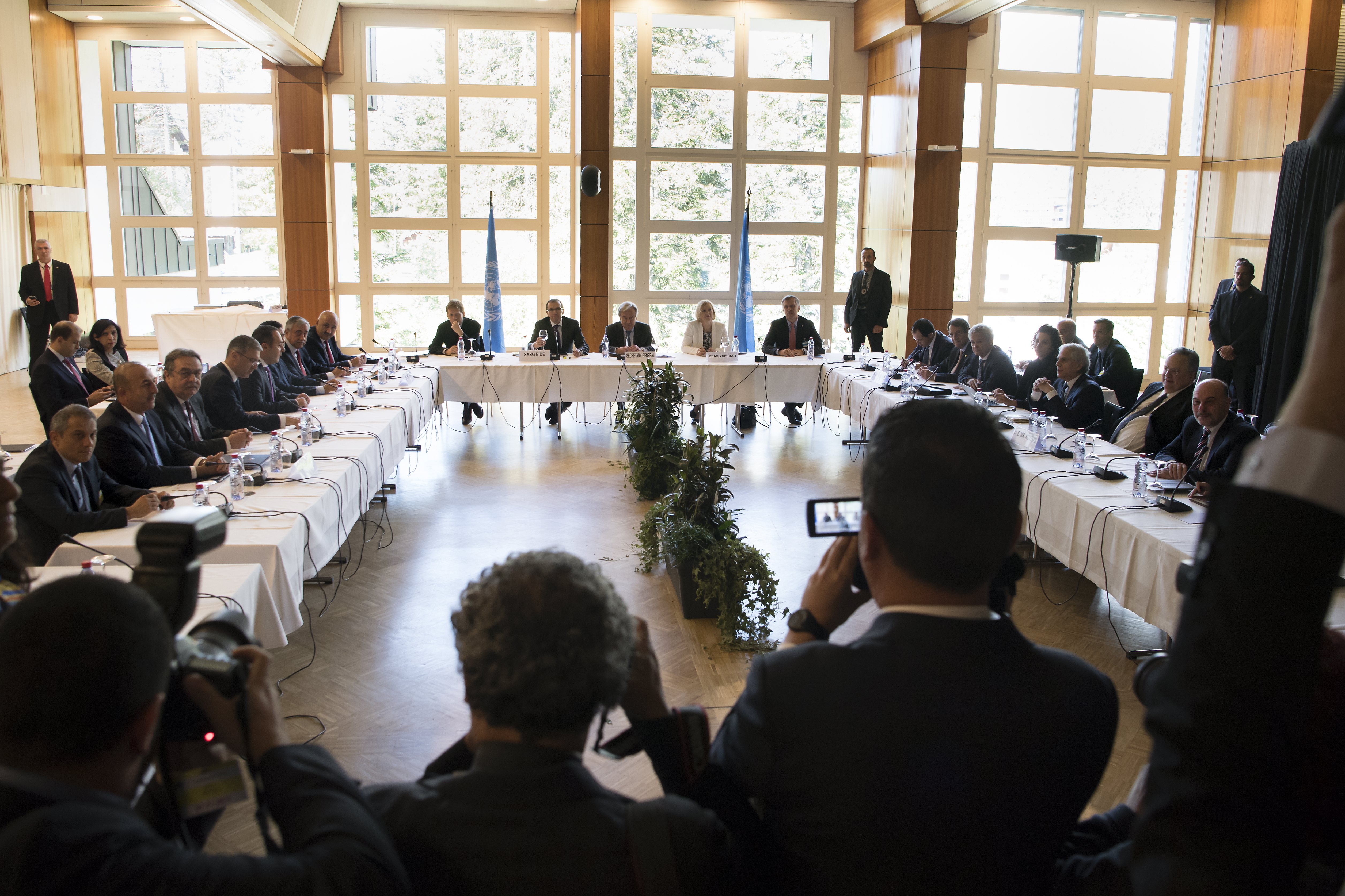 Επαναλαμβάνονται οι κρίσιμες συνομιλίες για το Κυπριακό