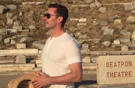 «Yassou» από τις Κυκλάδες λέει ο Χιού Τζάκμαν