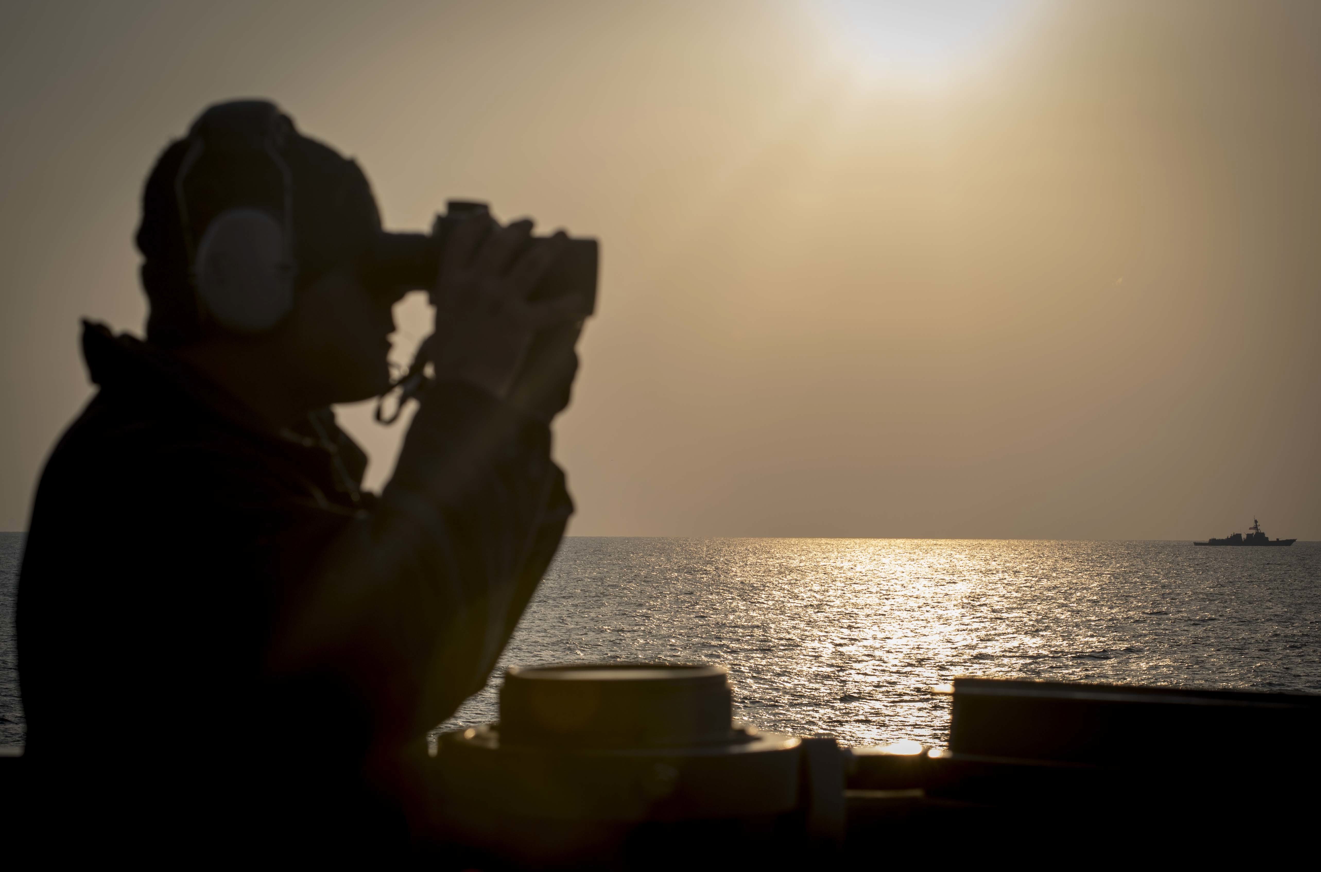Κίνα: Επικίνδυνη πρόκληση η παρουσία αμερικανικού πολεμικού στη Νότια Σινική Θάλασσα