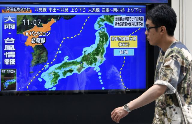 Διηπειρωτικό πύραυλο εκτόξευσε η Β.Κορέα, προκαλώντας την απορία του Τραμπ