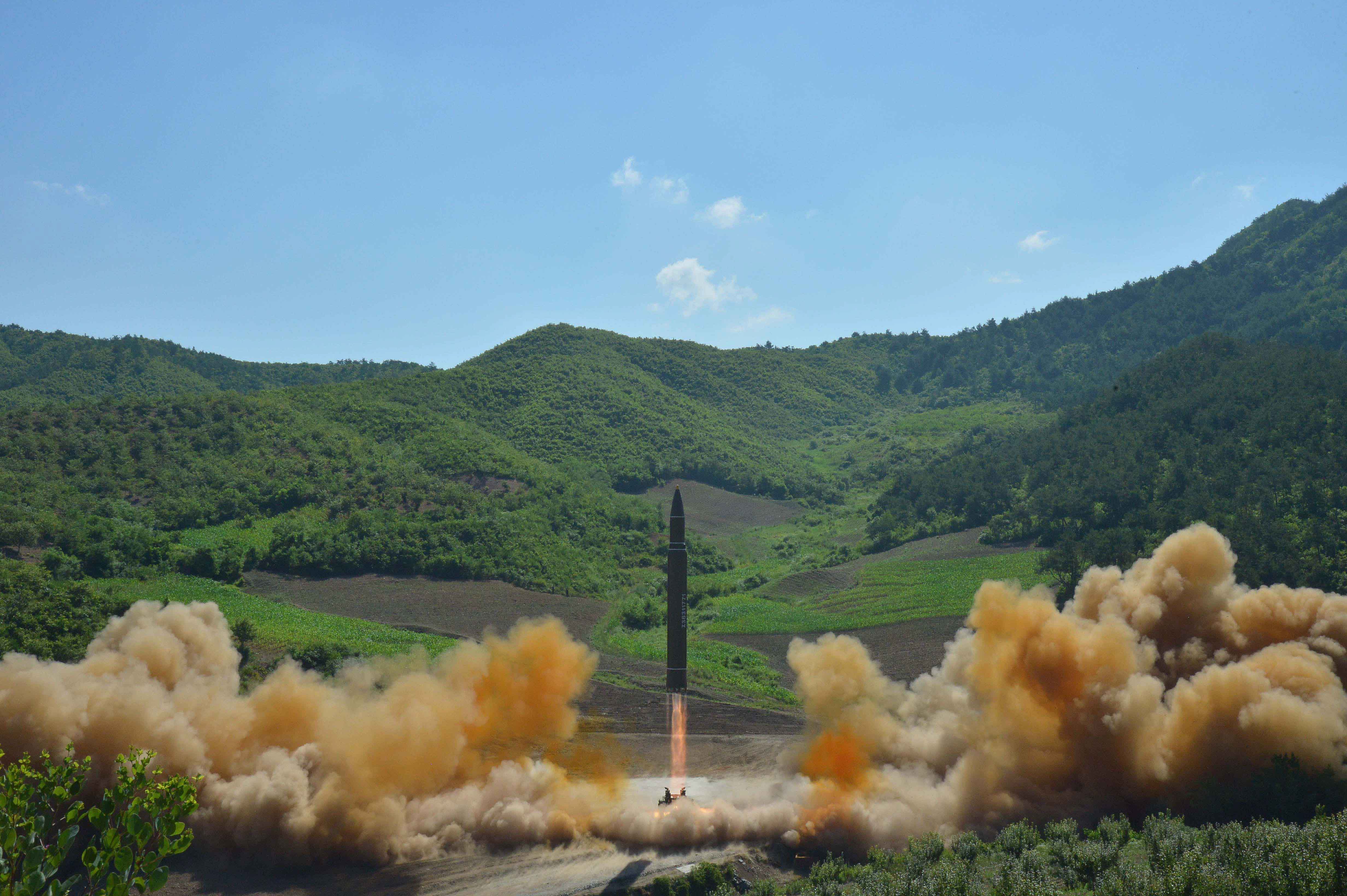 Τι είναι ο διηπειρωτικός βαλλιστικός πύραυλος που εκτόξευσε η Β.Κορέα