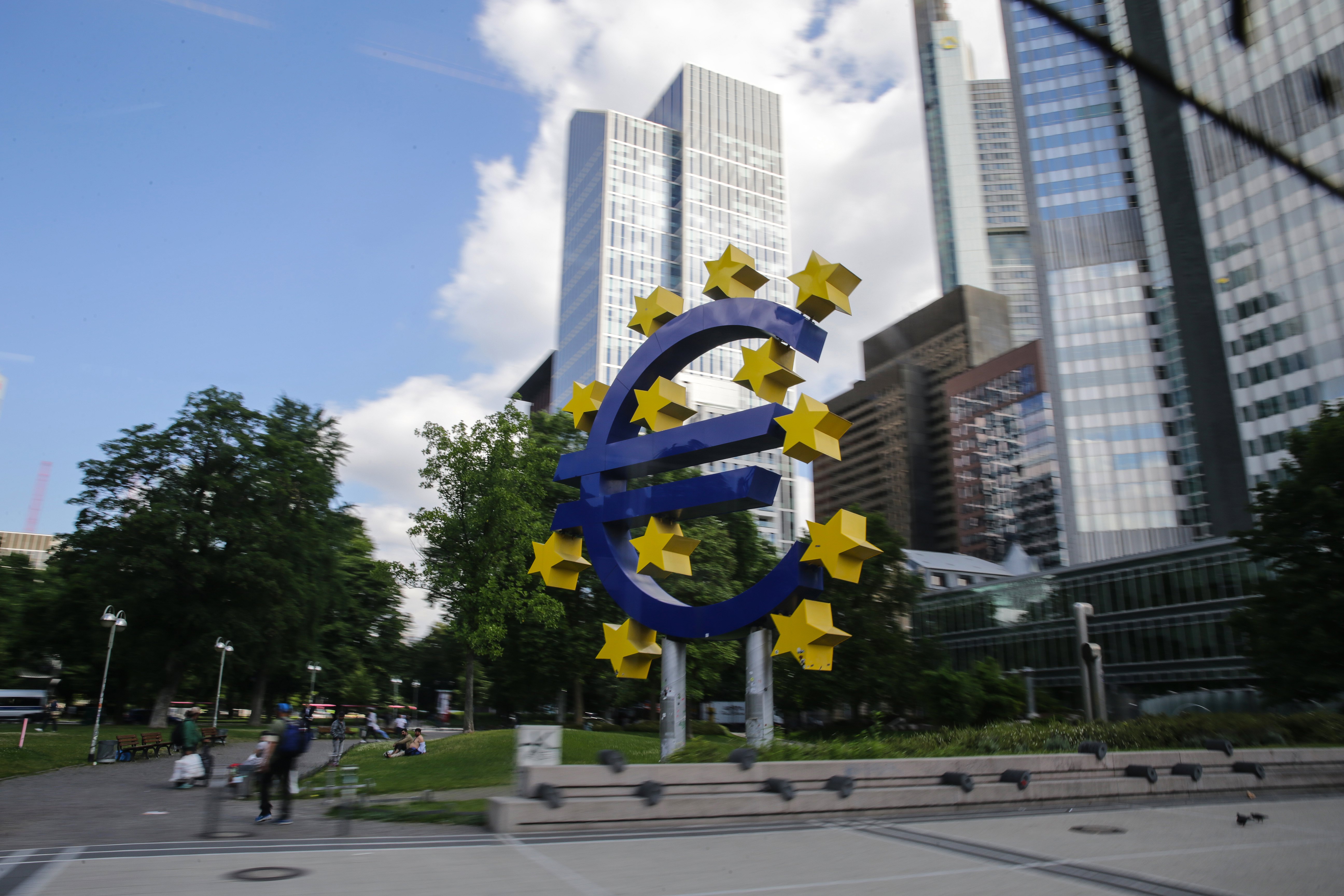 Επιστροφή στις αγορές με «λογικό» επιτόκιο δείχνει η ΕΚΤ