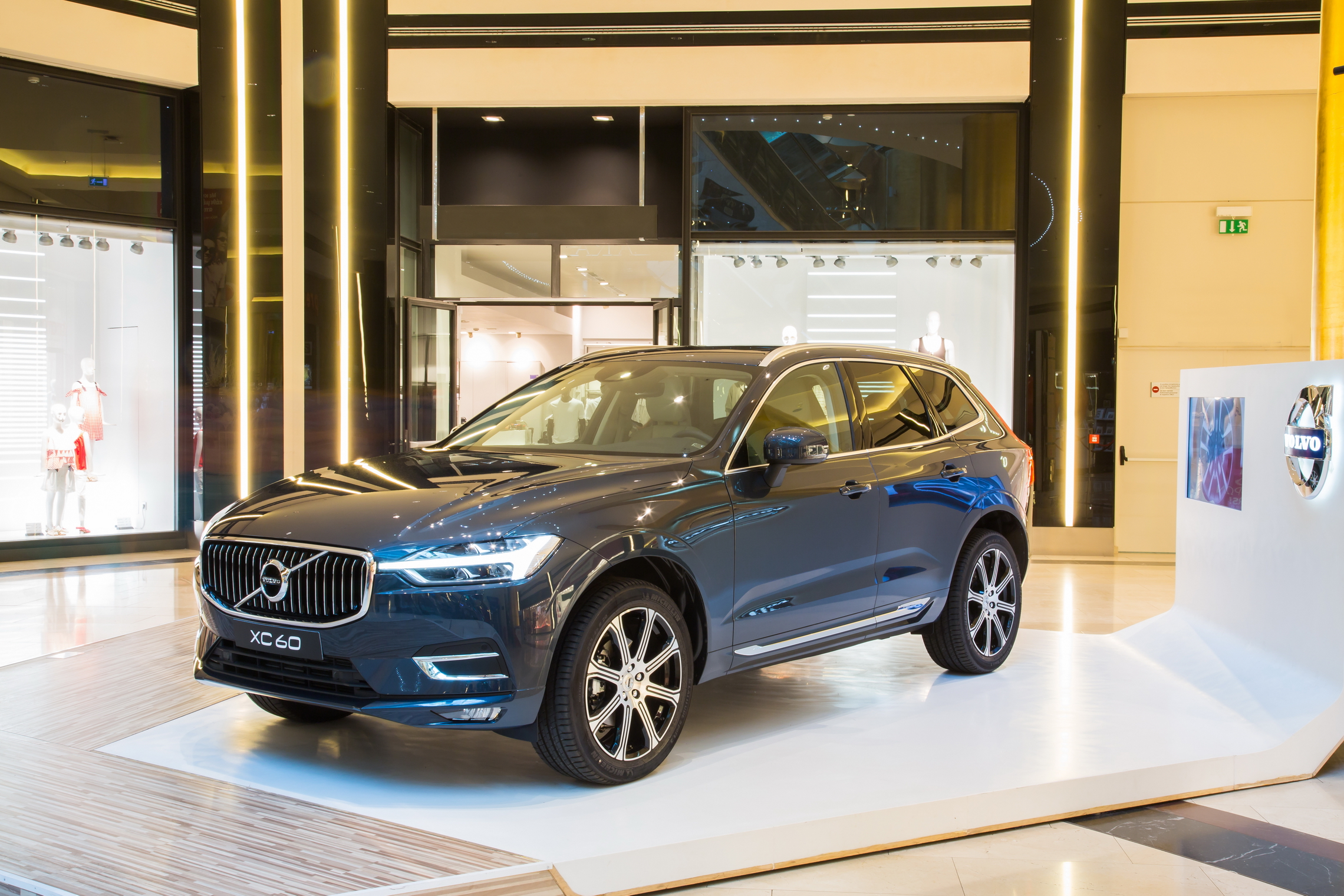 Νέο Volvo XC60: Στην ελληνική αγορά από 53.490 ευρώ