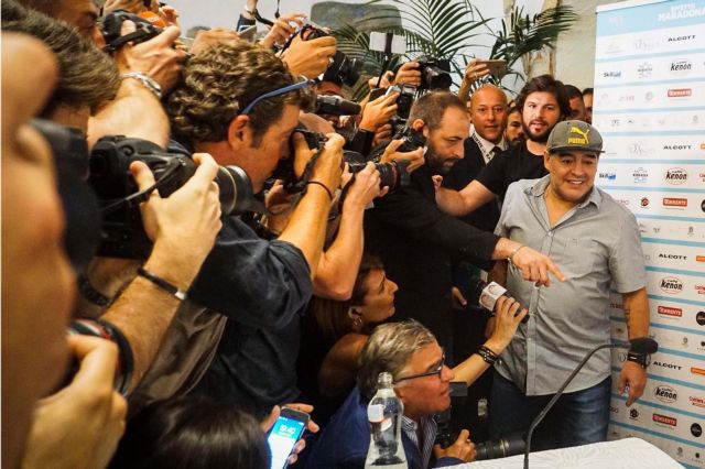 Επίτιμος δημότης της αγαπημένης του Νάπολης ο Μαραντόνα