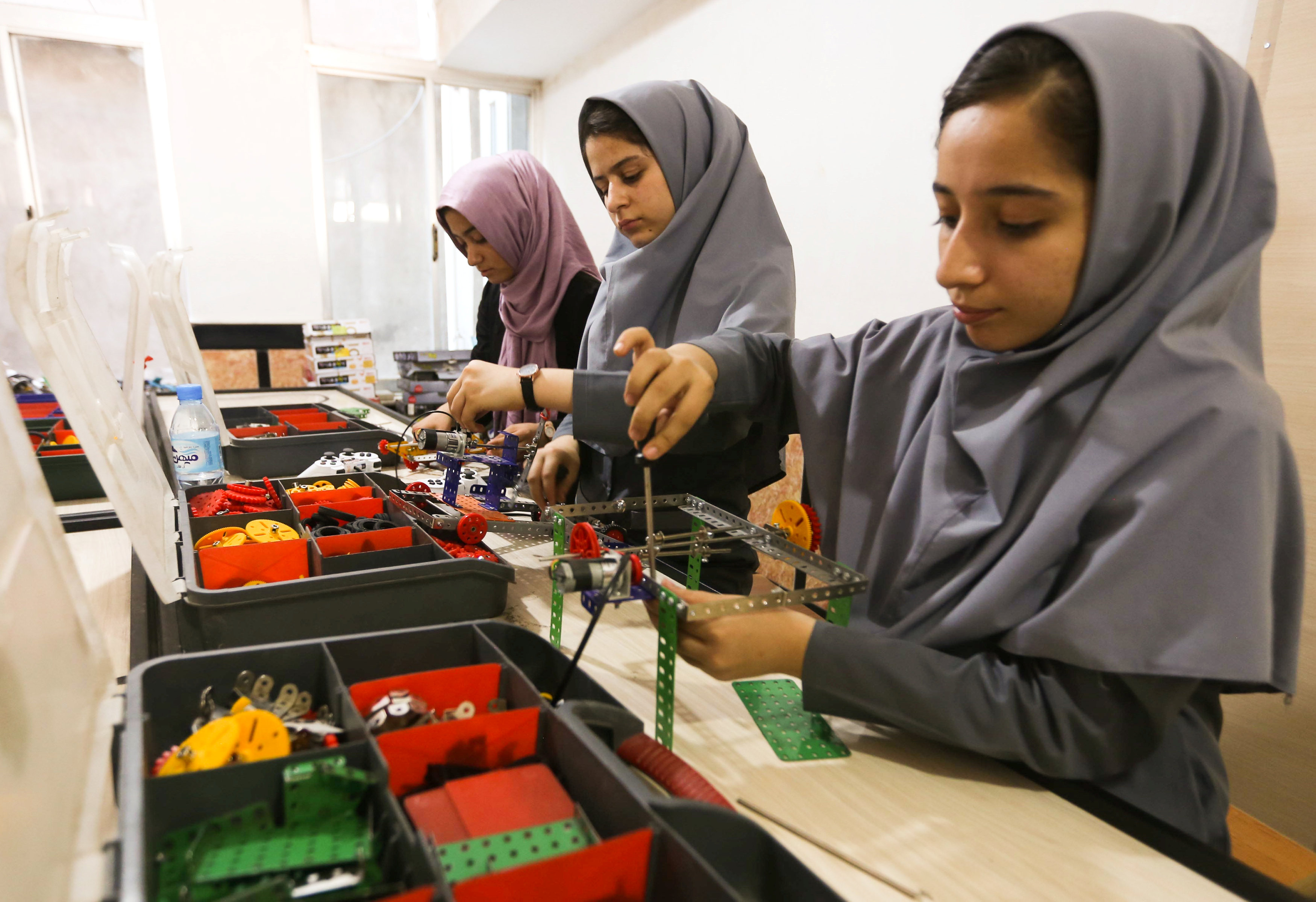 Κανονικά το ταξίδι αφγανών κοριτσιών στις ΗΠΑ για διαγωνισμό ρομποτικής