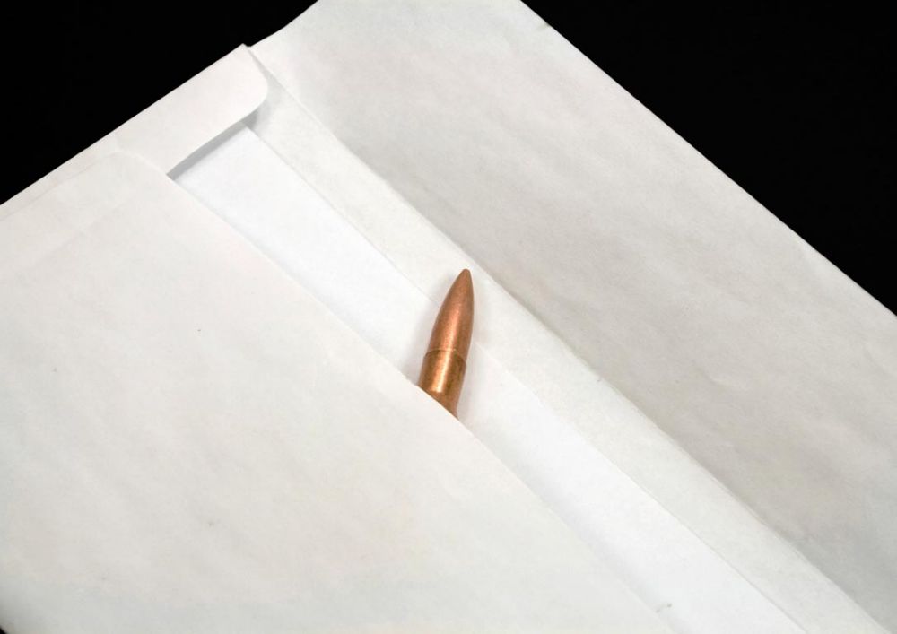 Συνελήφθη πρώην αστυνομικός για την αποστολή επιστολών με σφαίρες