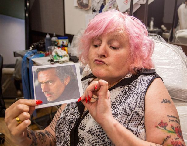 Ζωηρή γιαγιά έχει χτυπήσει 20 τατουάζ με τον Ζοζέ Μουρίνιο