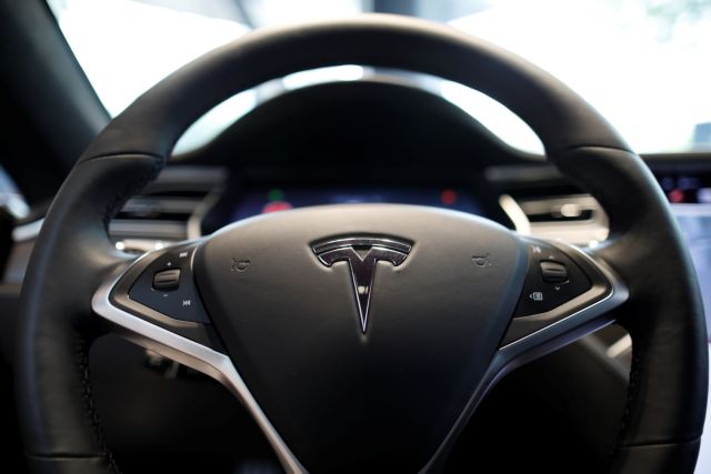 «Δεν έφταιγε το Autopilot για το ατύχημά μου», αναθεωρεί κάτοχος Tesla