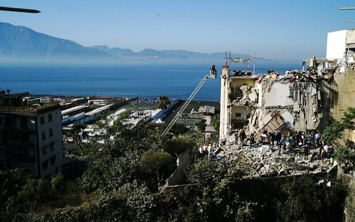 Τουλάχιστον δύο νεκροί από κατάρρευση κτιρίου στη Νάπολη
