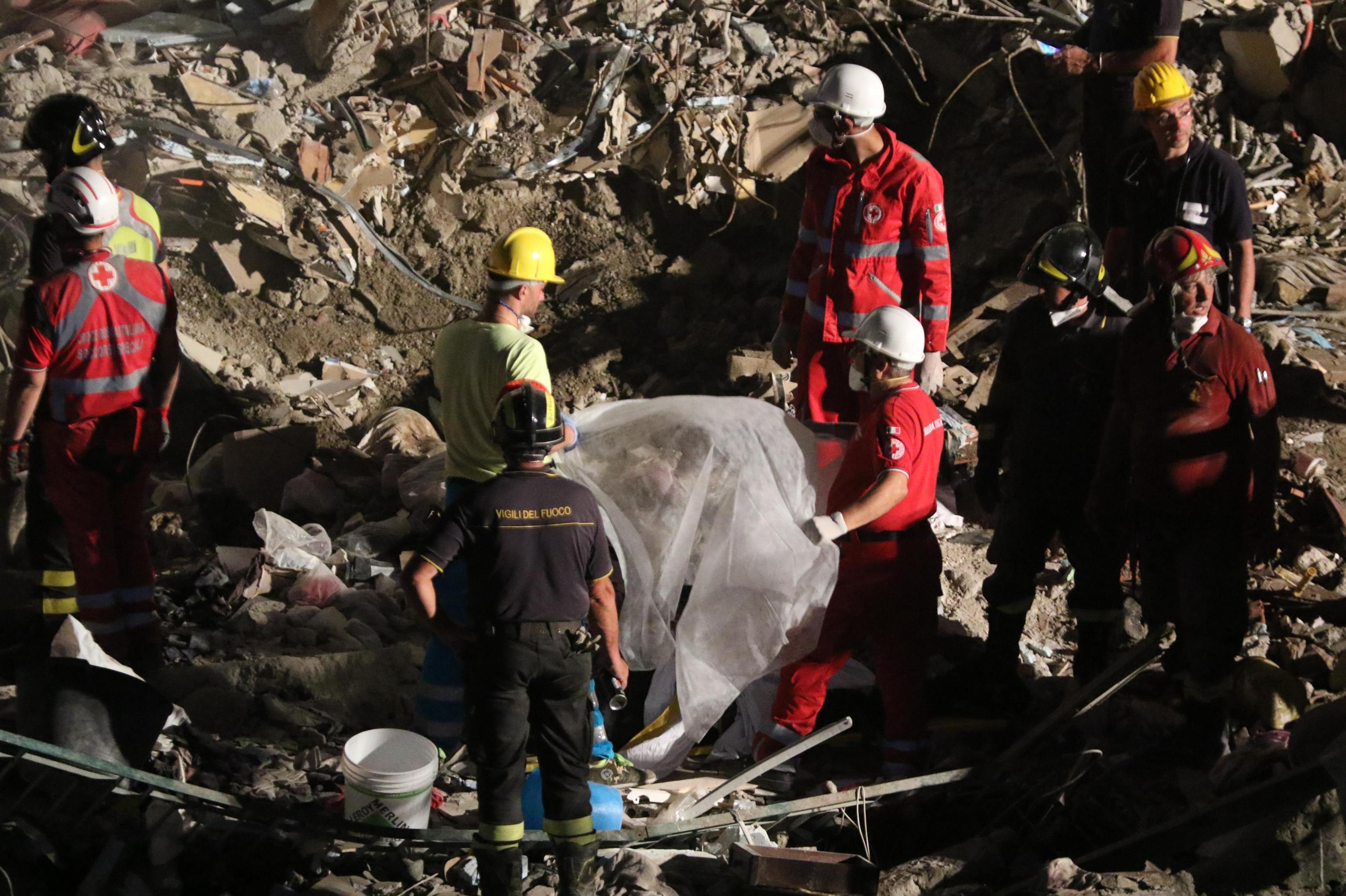 Νεκροί και οι οκτώ αγνοούμενοι από την κατάρρευση κτιρίου στη Νάπολη