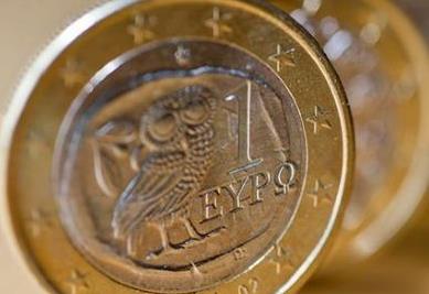 Σε χρέος και ποσοτική χαλάρωση στρέφεται η προσοχή