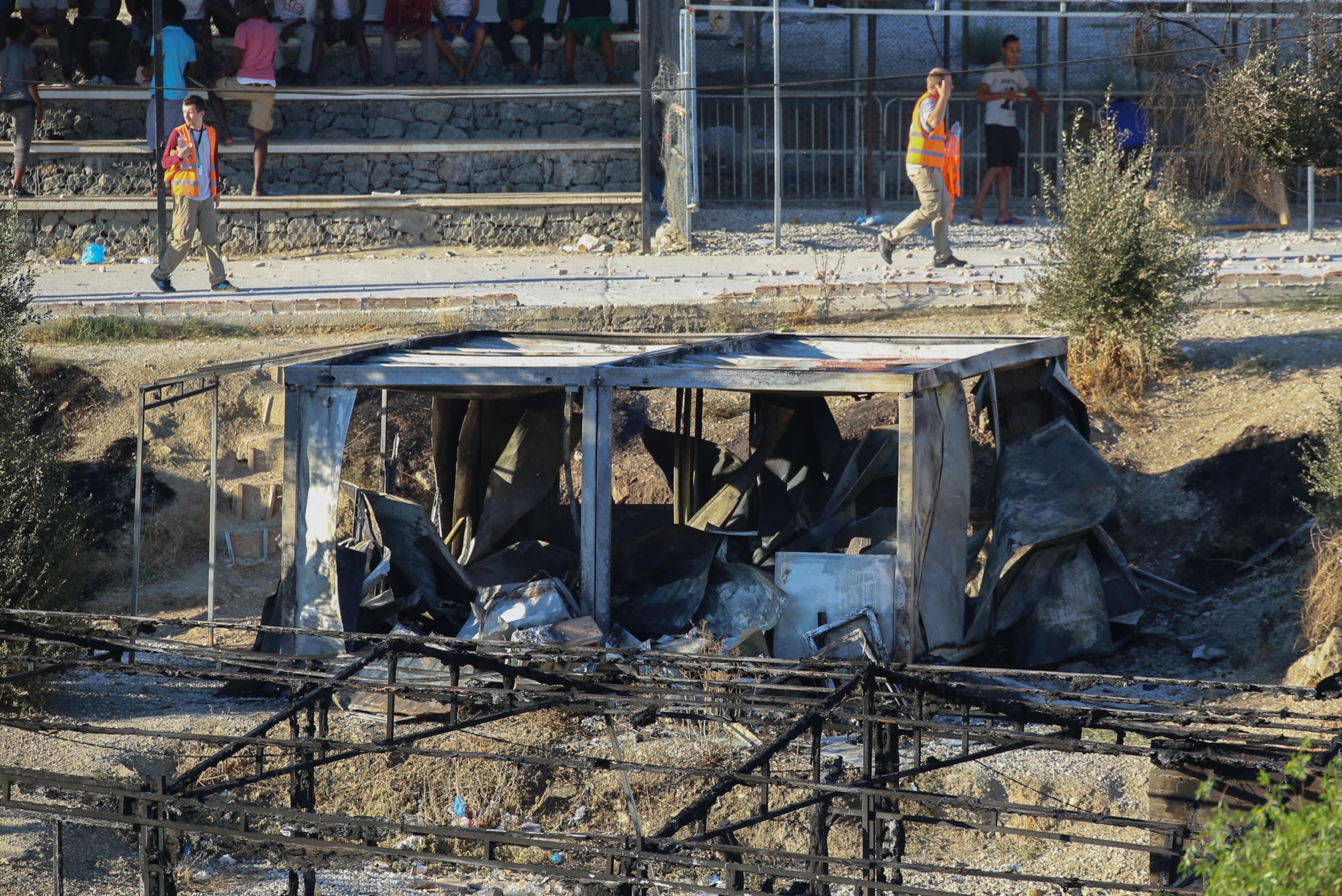 Αποκαταστάθηκε η ηρεμία στη Μόρια, 30 συλλήψεις και πέντε τραυματίες