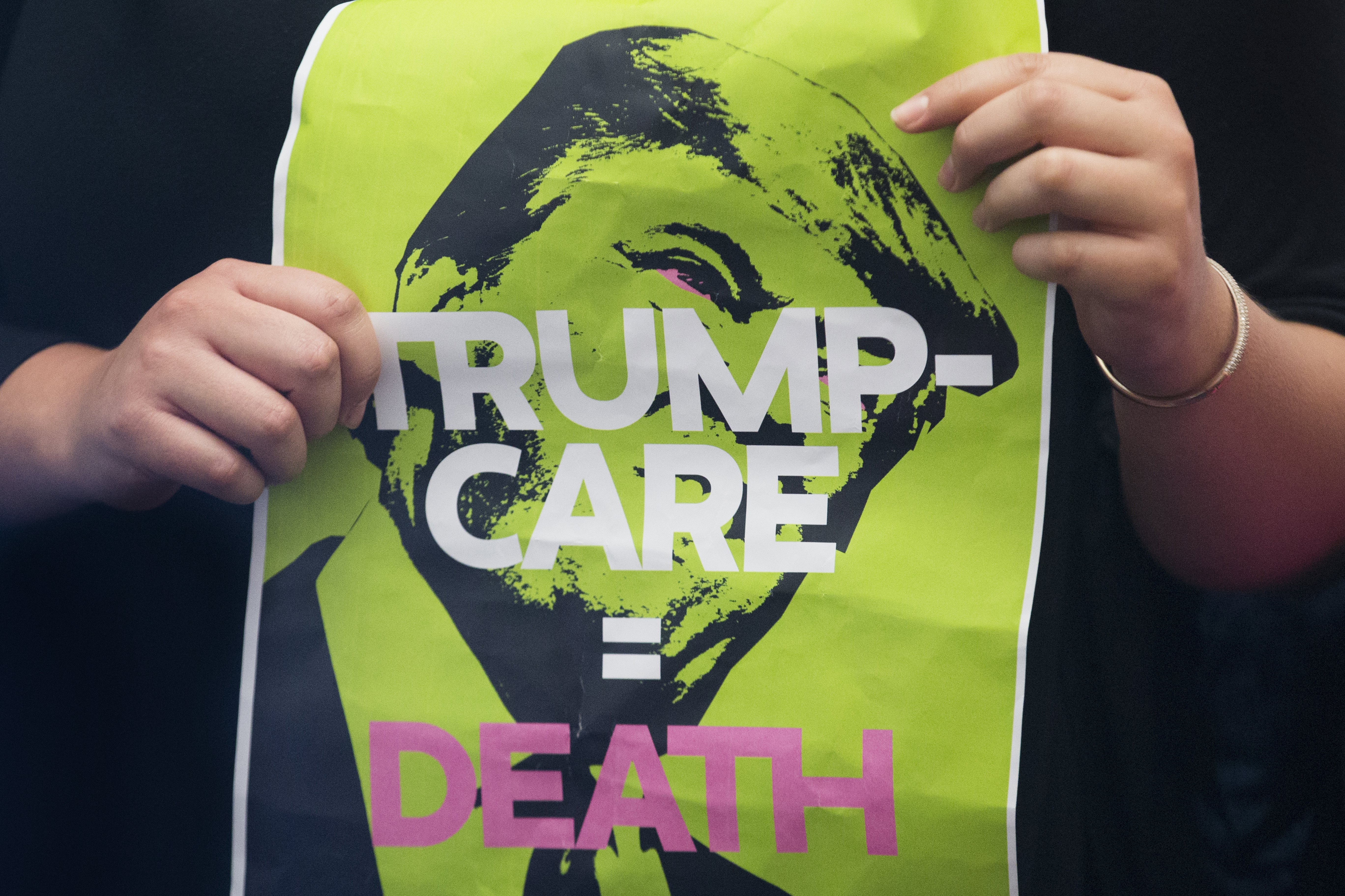 «Φταίτε όλοι, θα επανέλθω» λέει ο Τραμπ για το… αθάνατο Obamacare