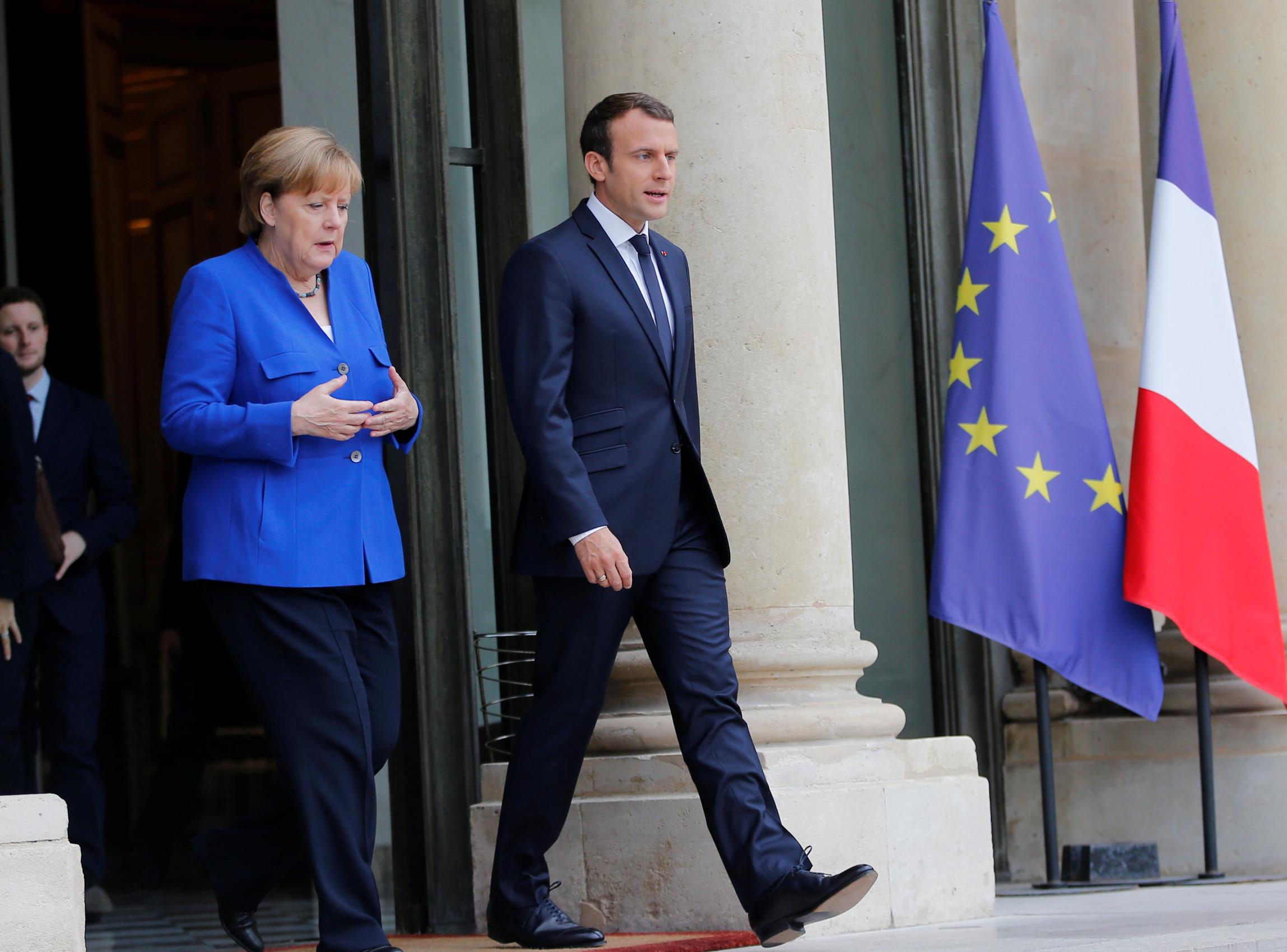 Μακρόν καλεί Γερμανία να διορθώσουν τις δυσλειτουργίες της Ευρωζώνης