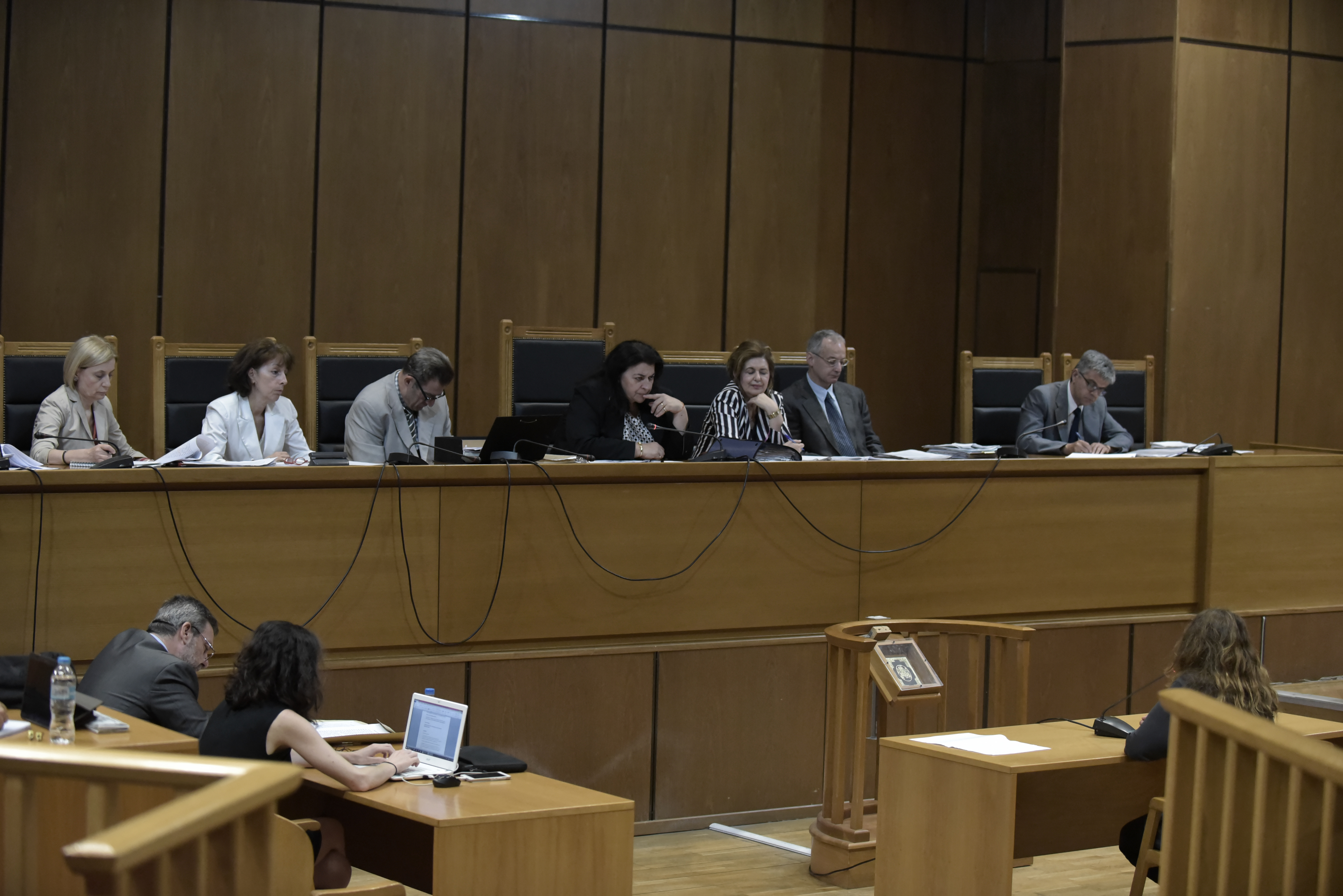 Δίκη ΧΑ: Με νεύματα βουλευτών «ξεκινάνε και σταματάνε οι επιθέσεις»