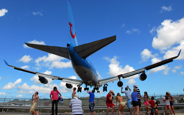 Γυναίκα σκοτώθηκε από τα αέρια αεροπλάνου στον Άγιο Μαρτίνο