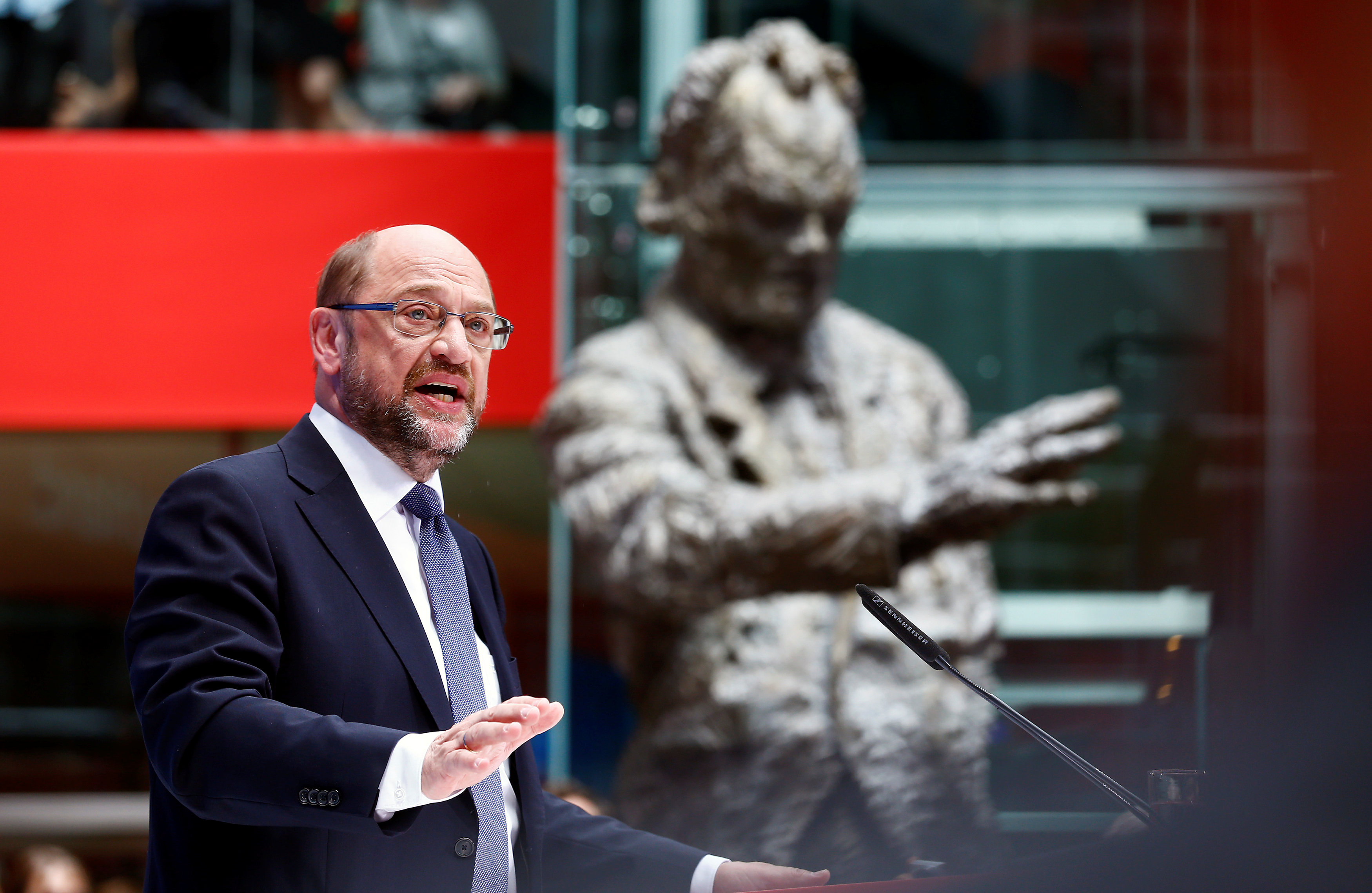 Ανεβάζει τους τόνους ο Μάρτιν Σουλτς