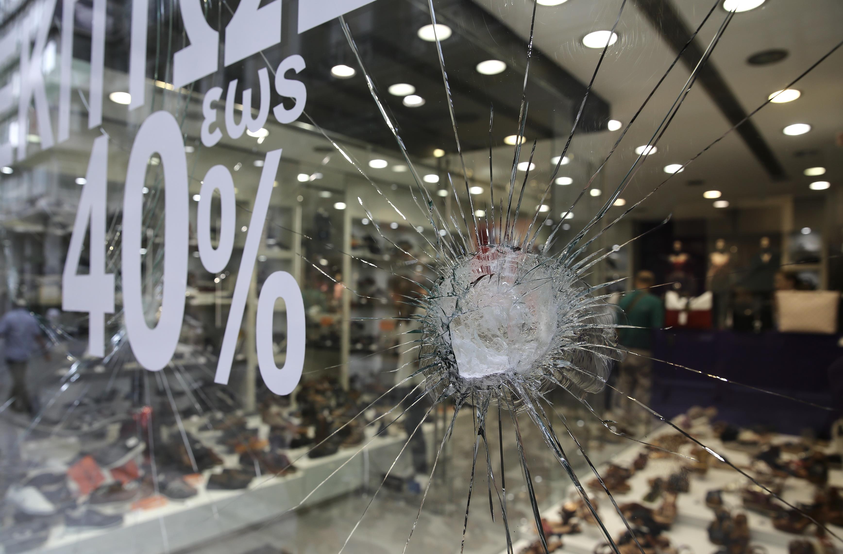 Μήνυση για τις ζημιές στην Ερμού από Καμίνη και εμπόρους